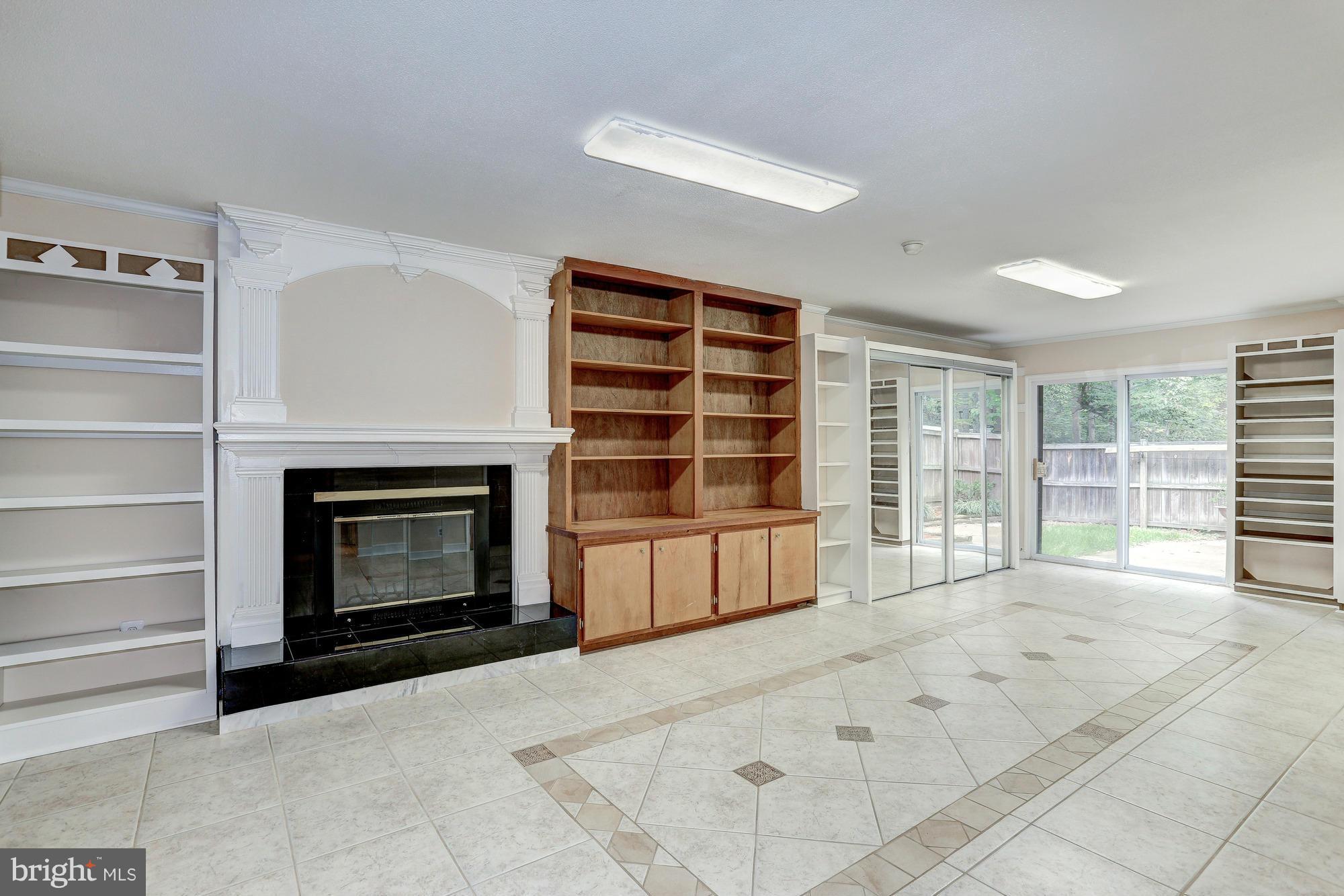 LONDON TOWNE - Residential