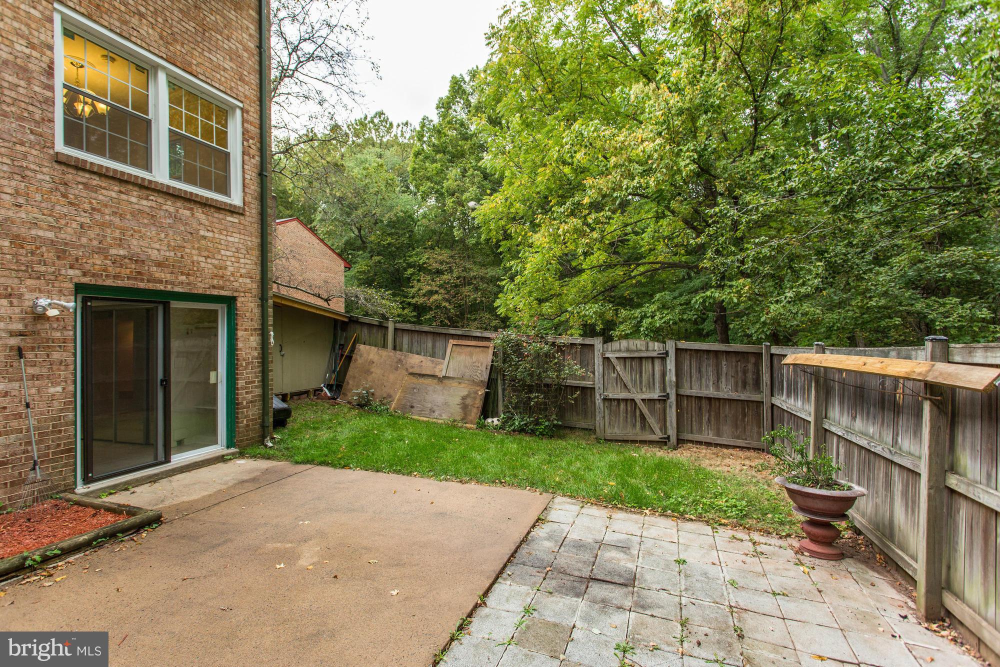 LONDON TOWNE - Residential