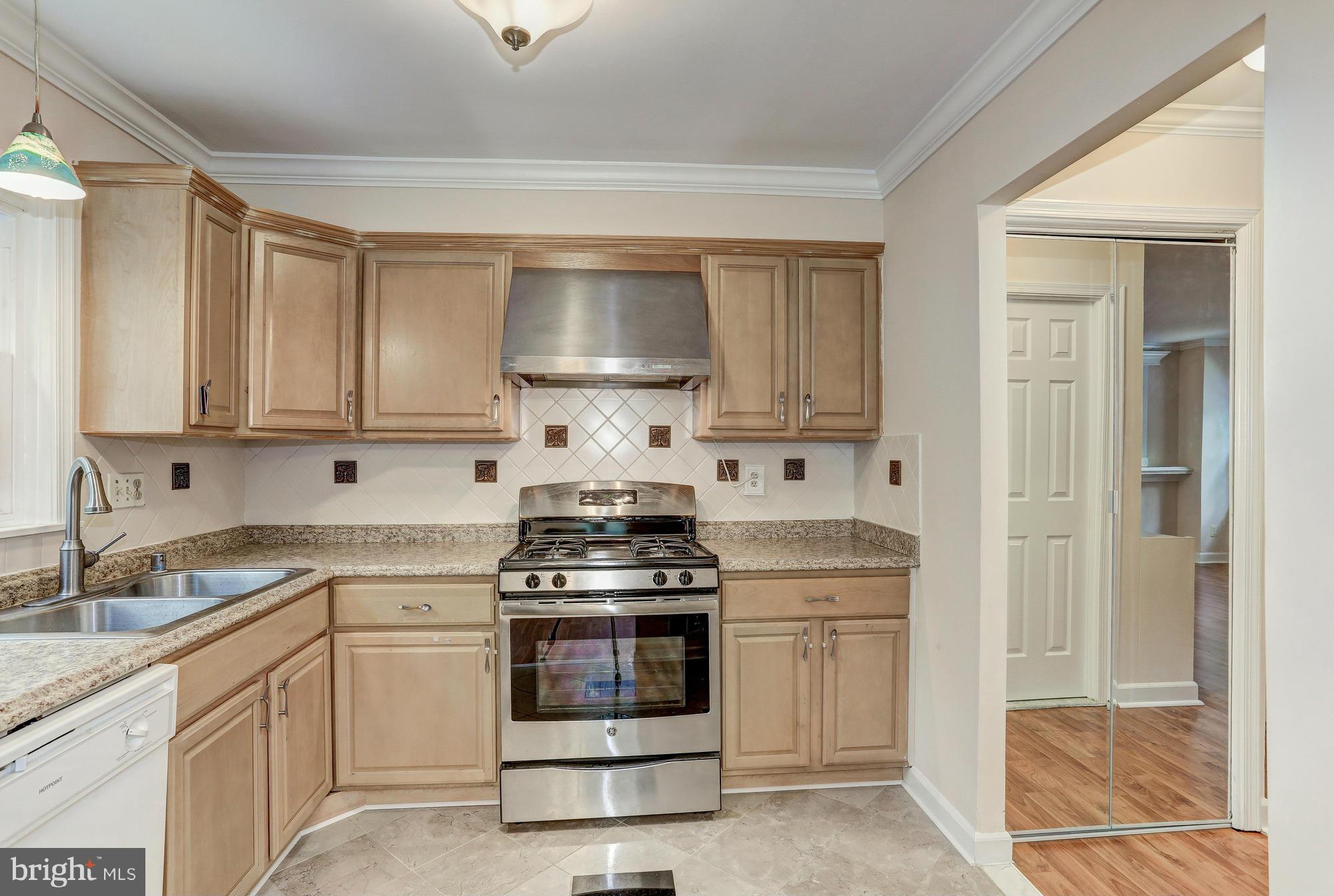 LONDON TOWNE - Residential