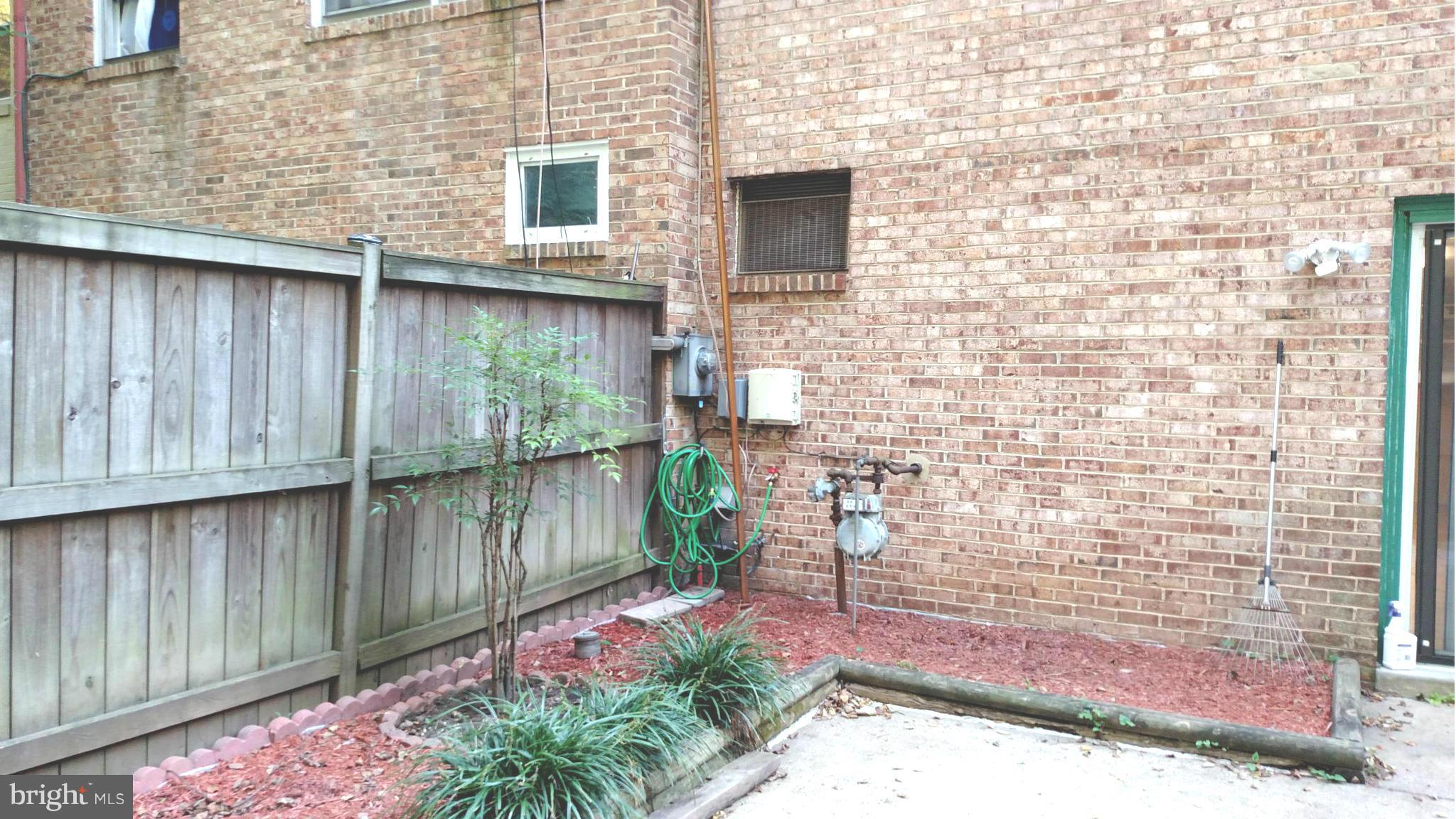 LONDON TOWNE - Residential