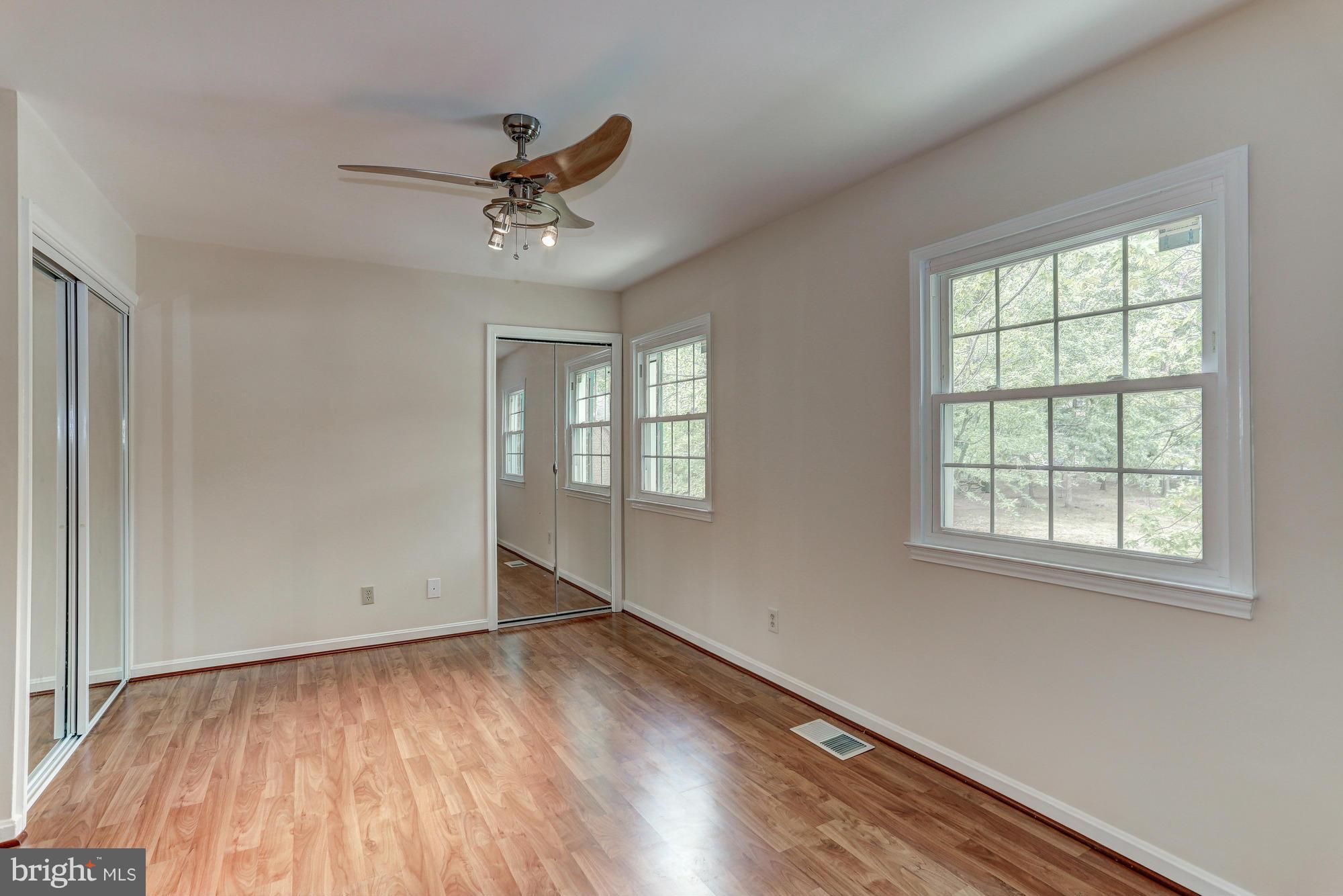 LONDON TOWNE - Residential