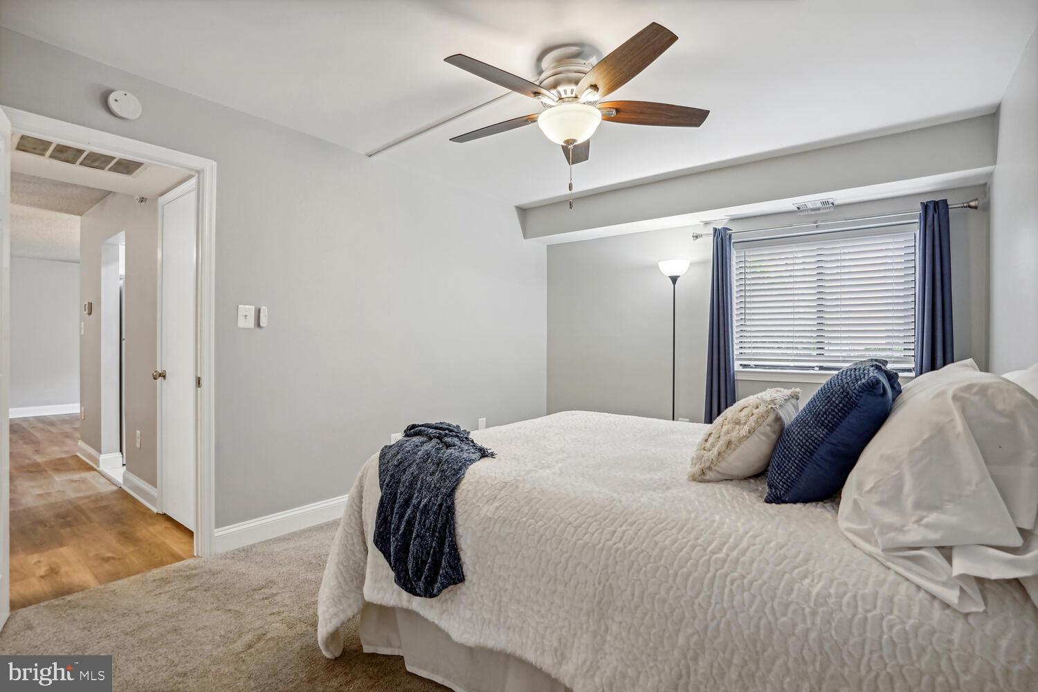 VISTAS OF VIENNA CONDOMINIUMS - Residential