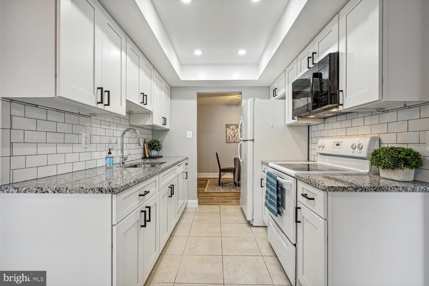 VISTAS OF VIENNA CONDOMINIUMS - Residential