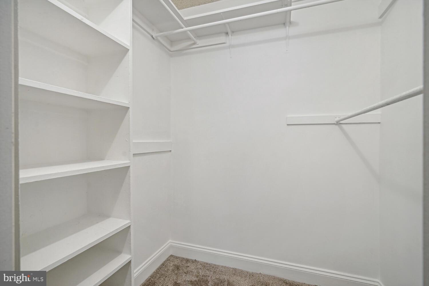 VISTAS OF VIENNA CONDOMINIUMS - Residential