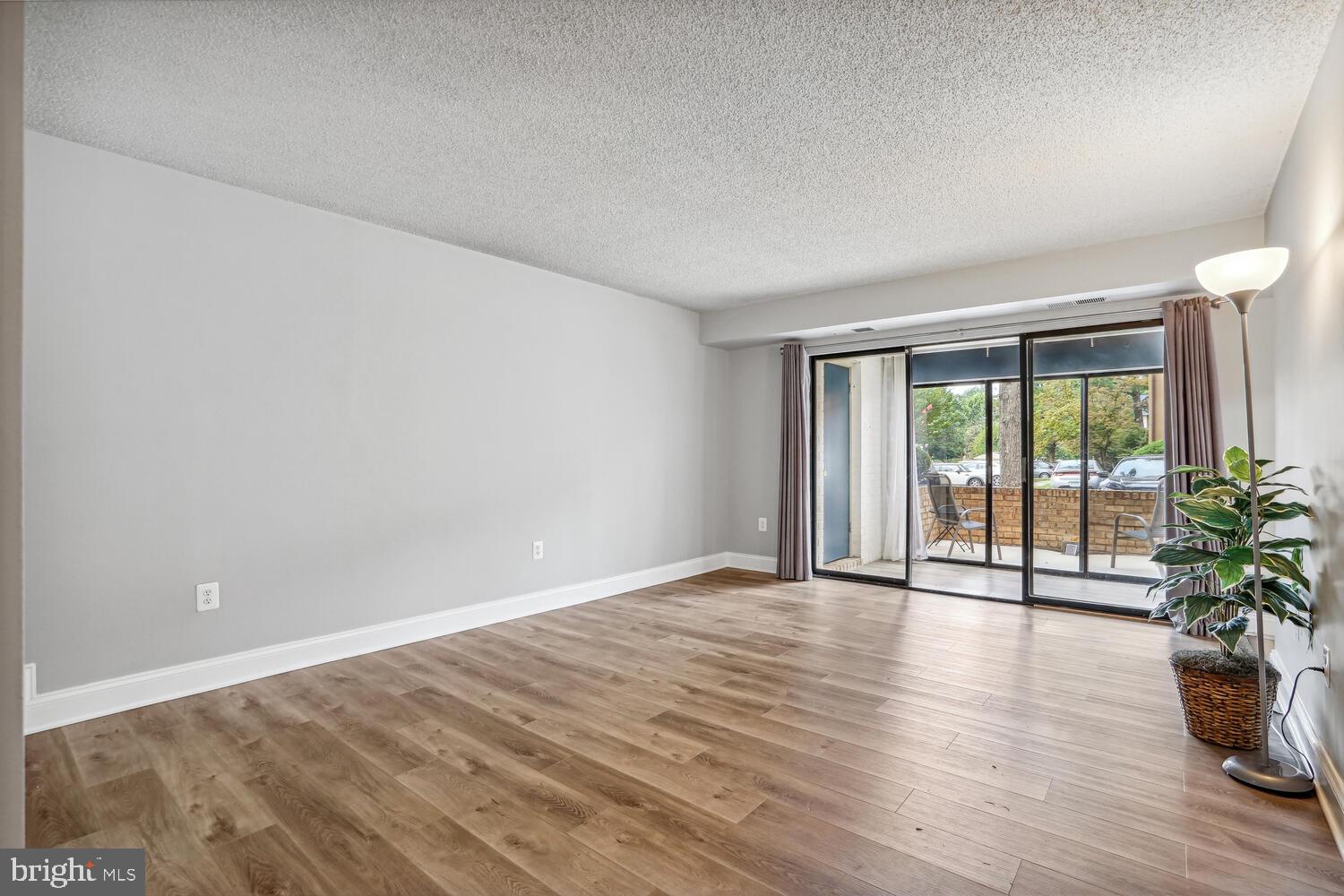 VISTAS OF VIENNA CONDOMINIUMS - Residential