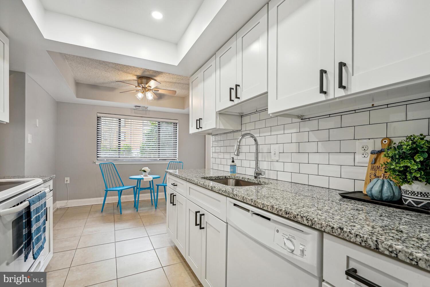 VISTAS OF VIENNA CONDOMINIUMS - Residential