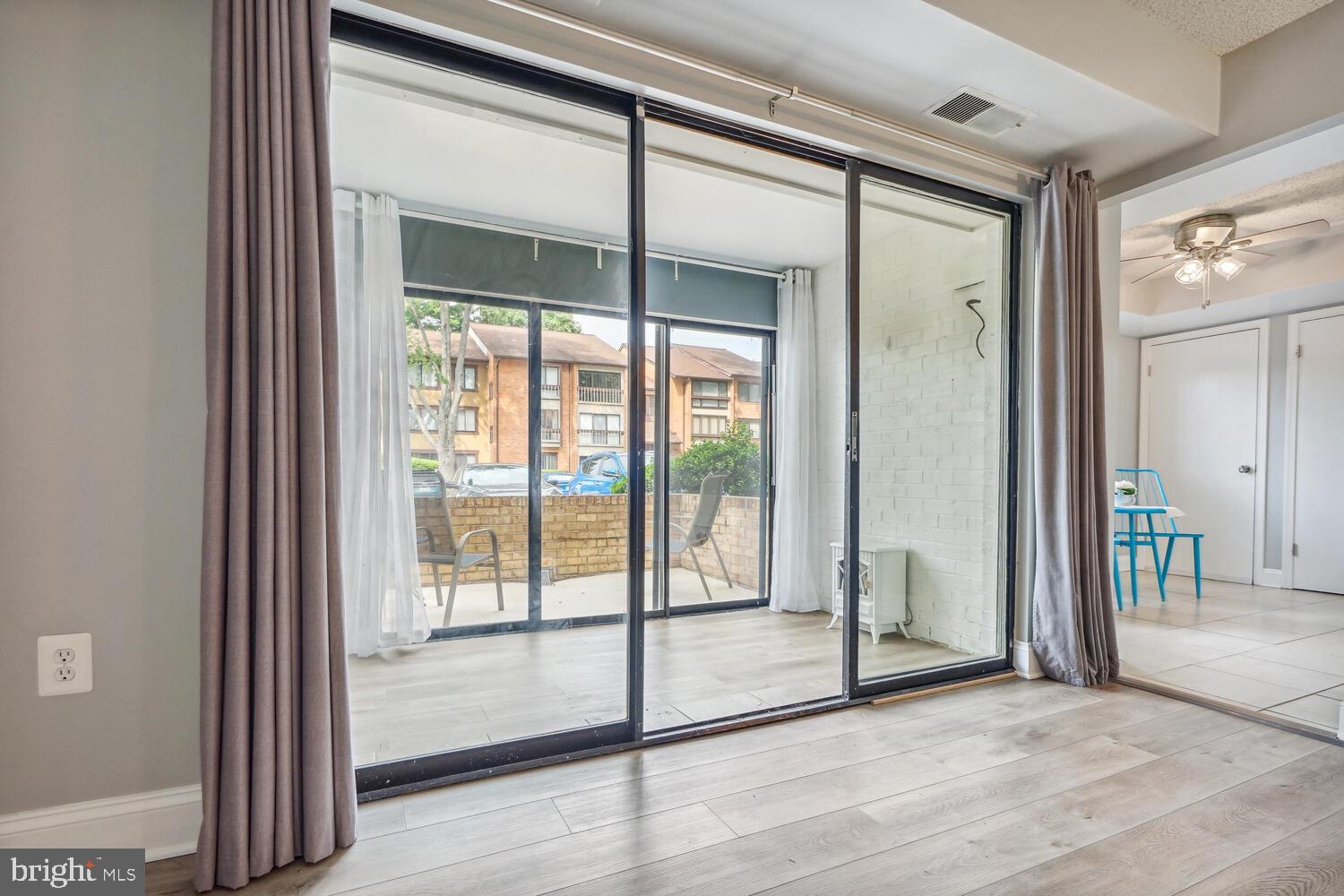 VISTAS OF VIENNA CONDOMINIUMS - Residential