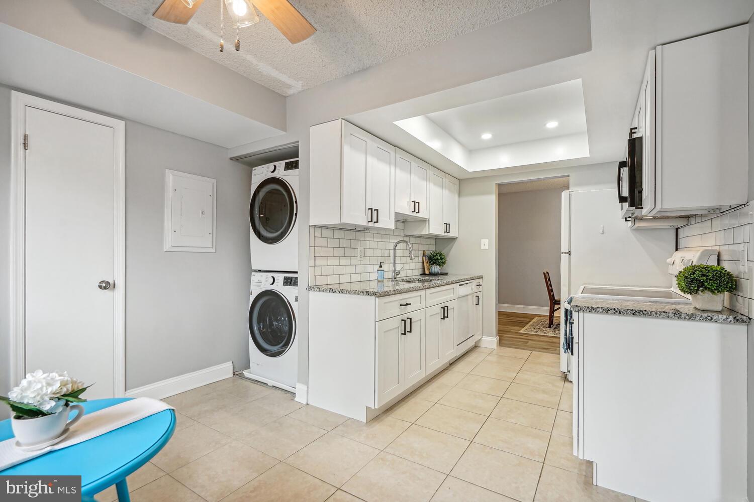 VISTAS OF VIENNA CONDOMINIUMS - Residential