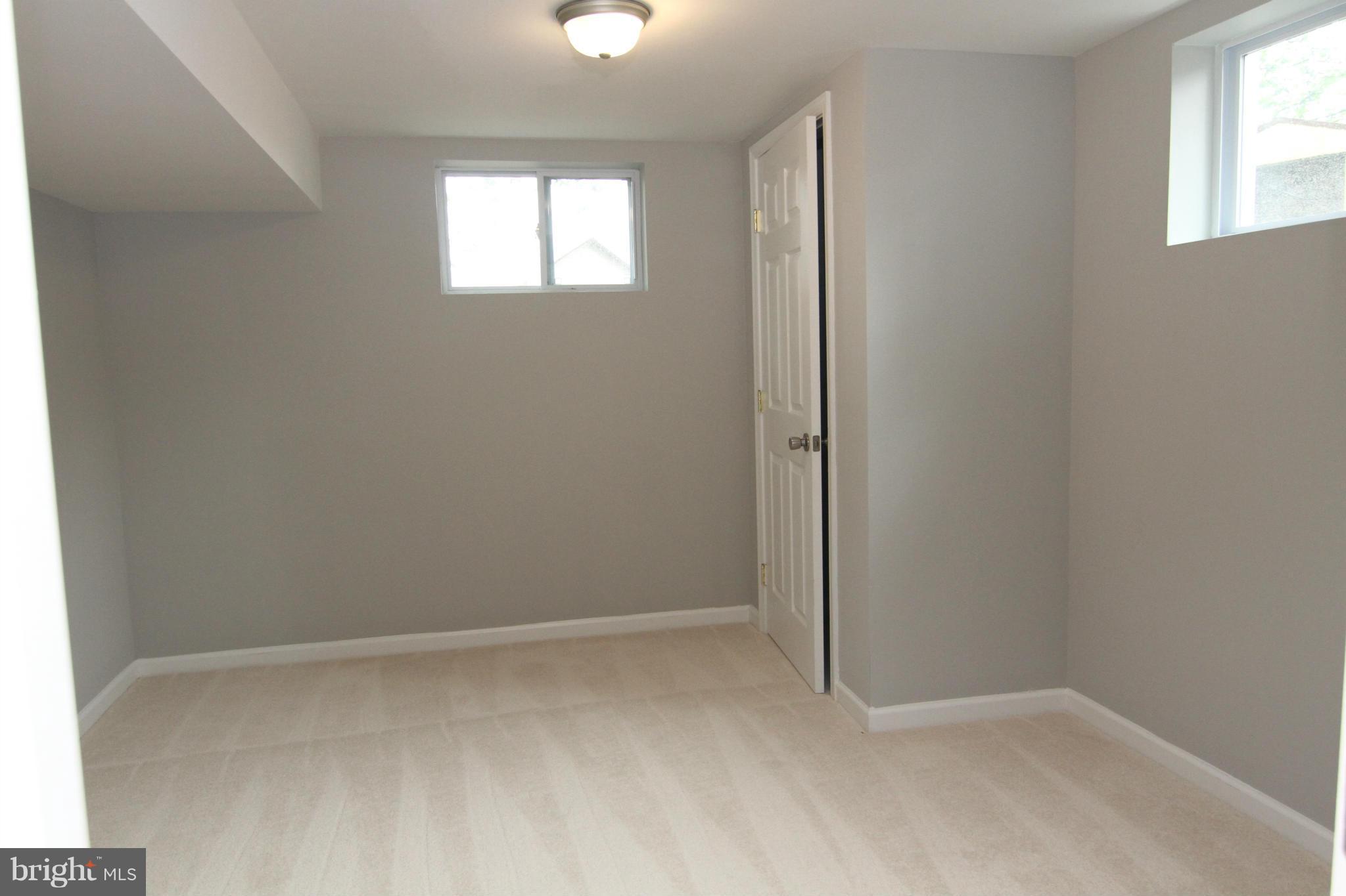 SOUTH LAWN - Residential