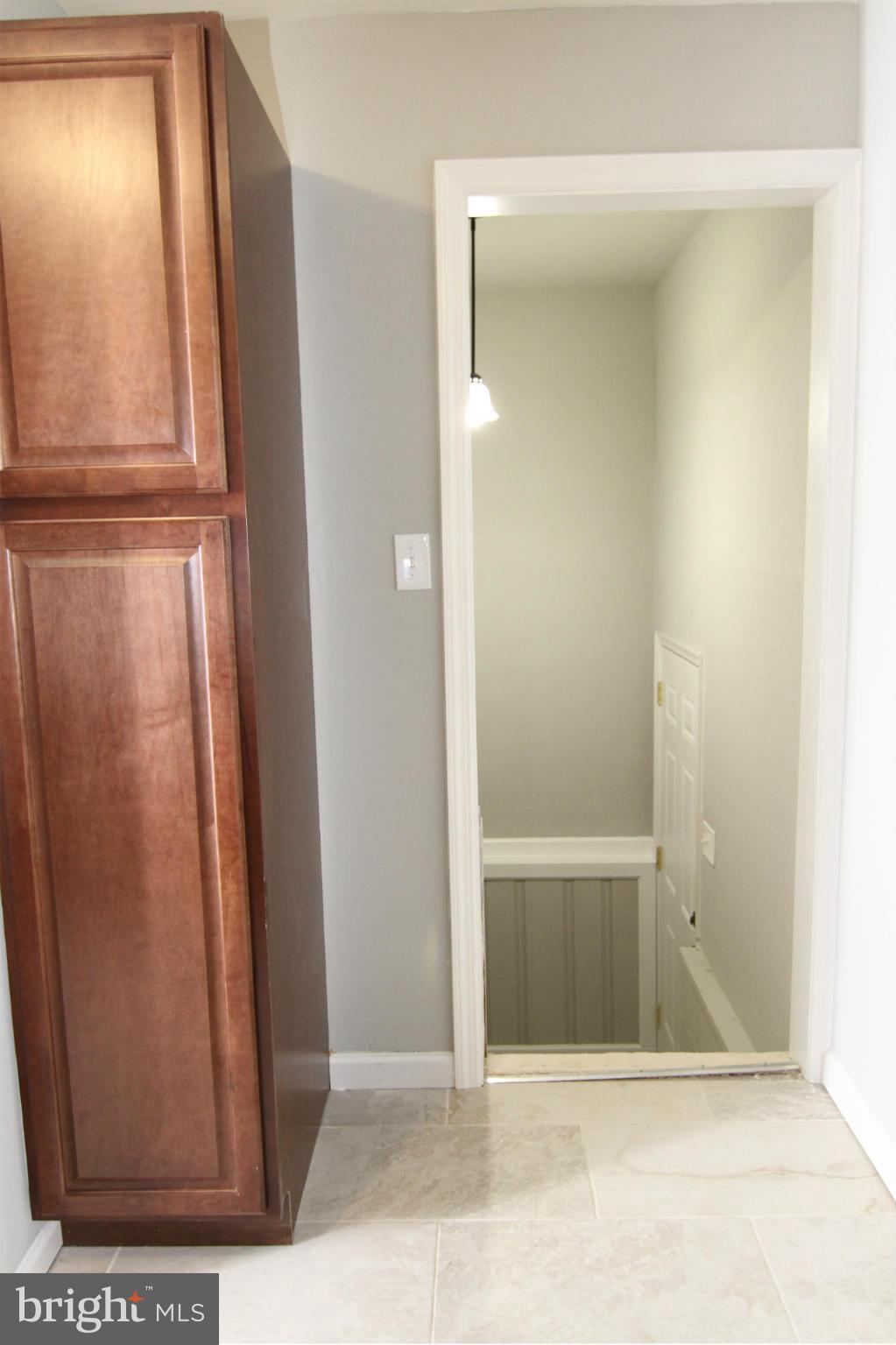 SOUTH LAWN - Residential