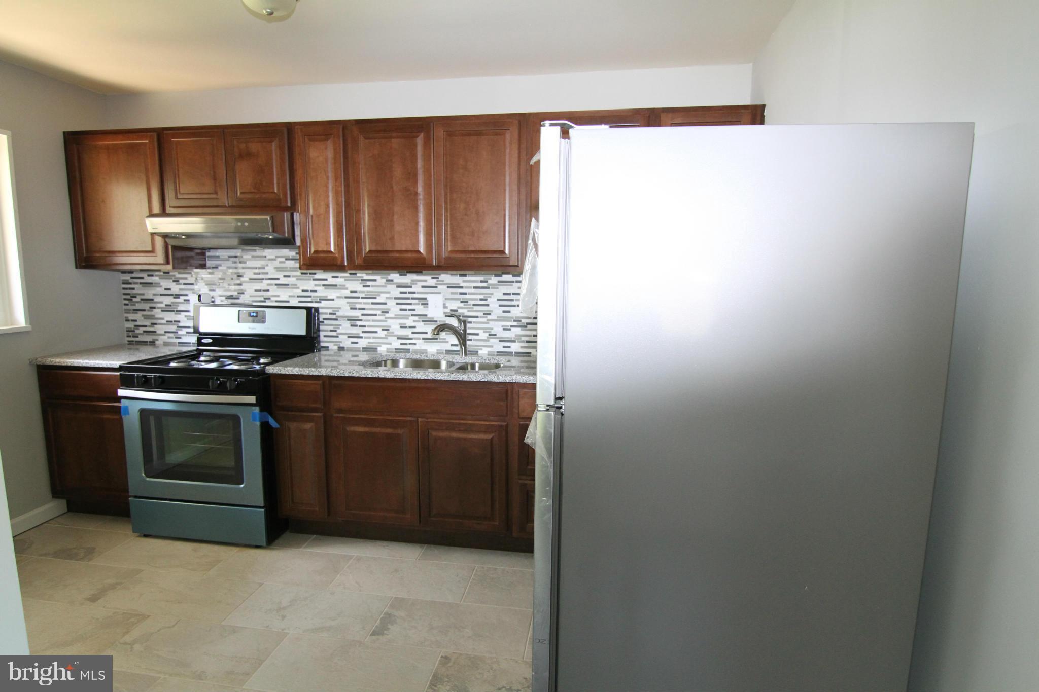 SOUTH LAWN - Residential