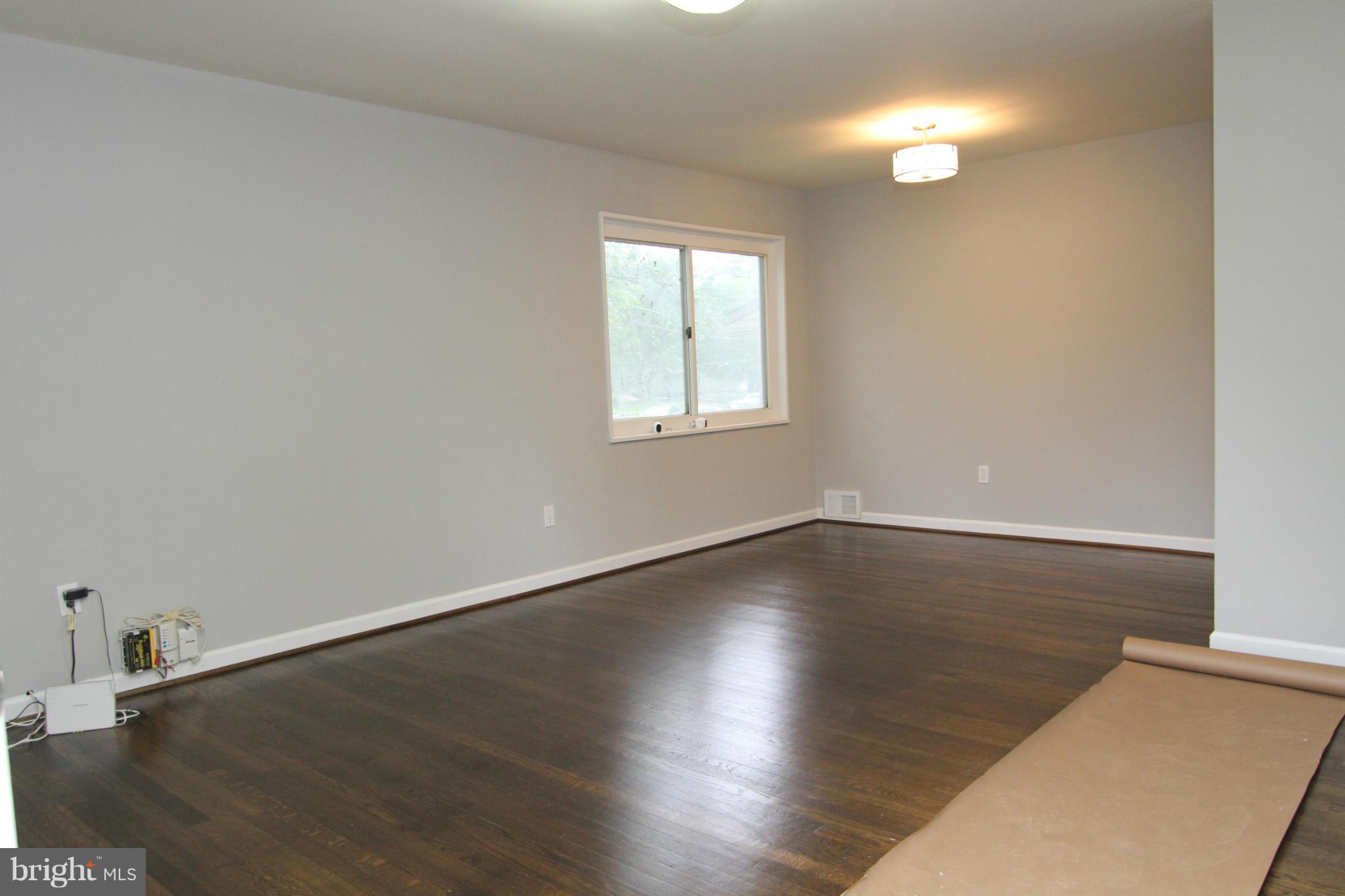 SOUTH LAWN - Residential