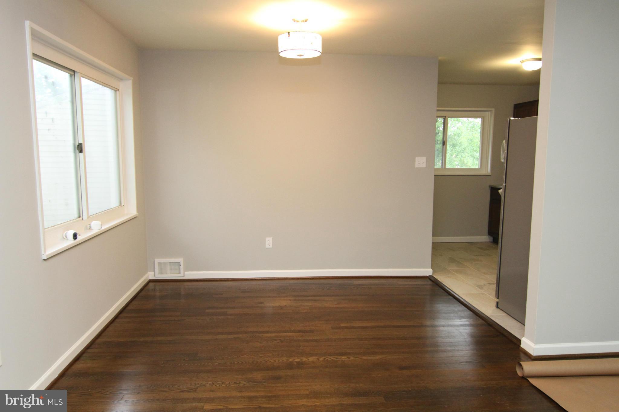 SOUTH LAWN - Residential