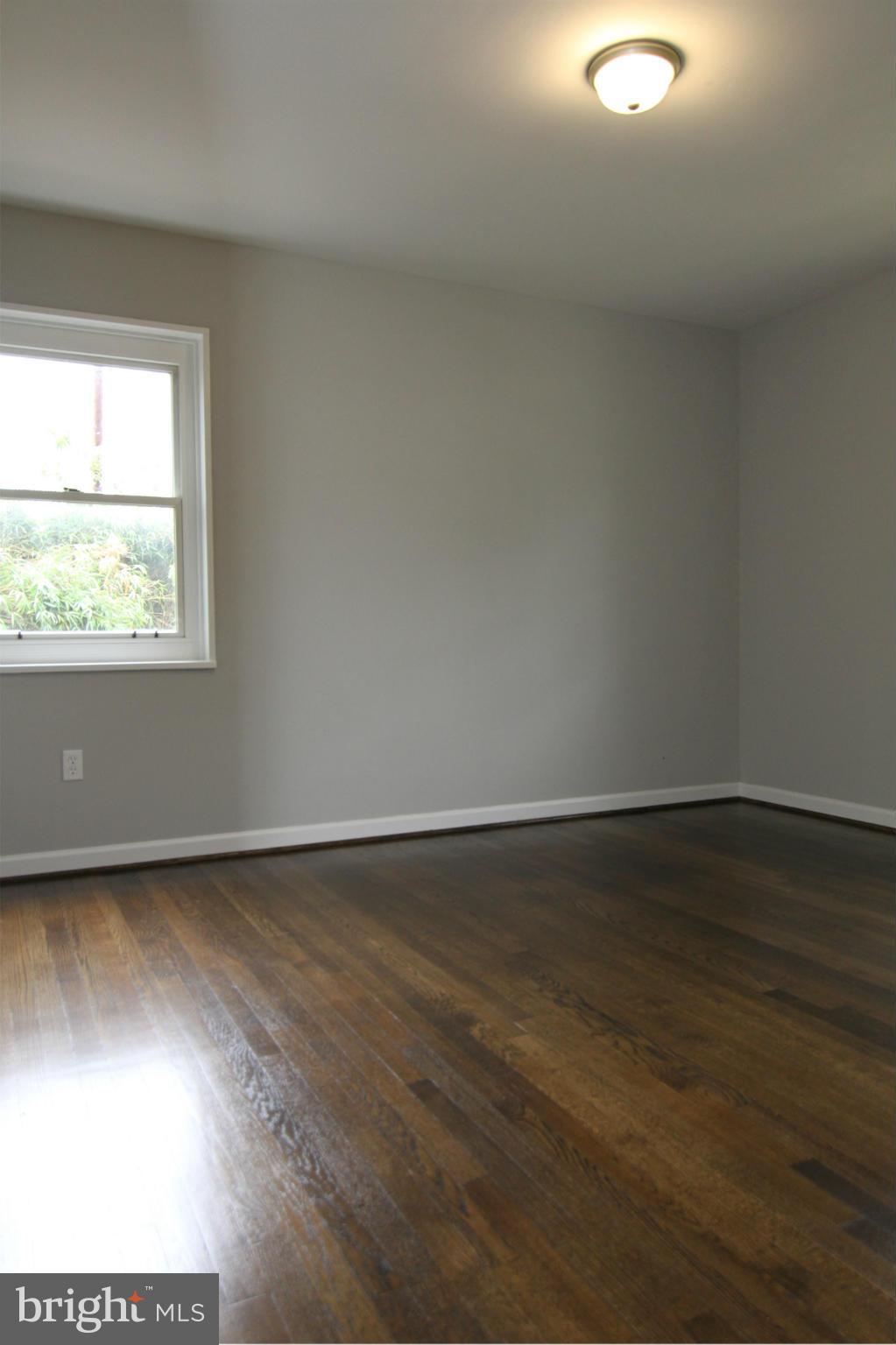 SOUTH LAWN - Residential