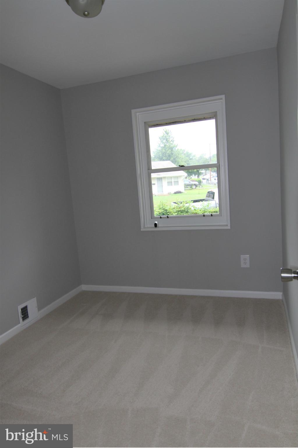 SOUTH LAWN - Residential