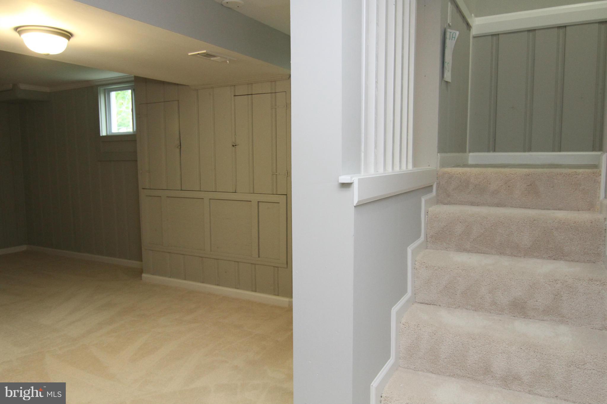 SOUTH LAWN - Residential