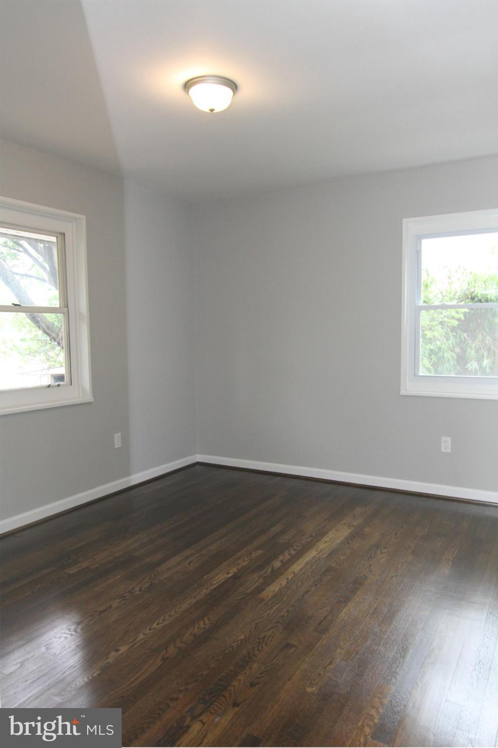 SOUTH LAWN - Residential