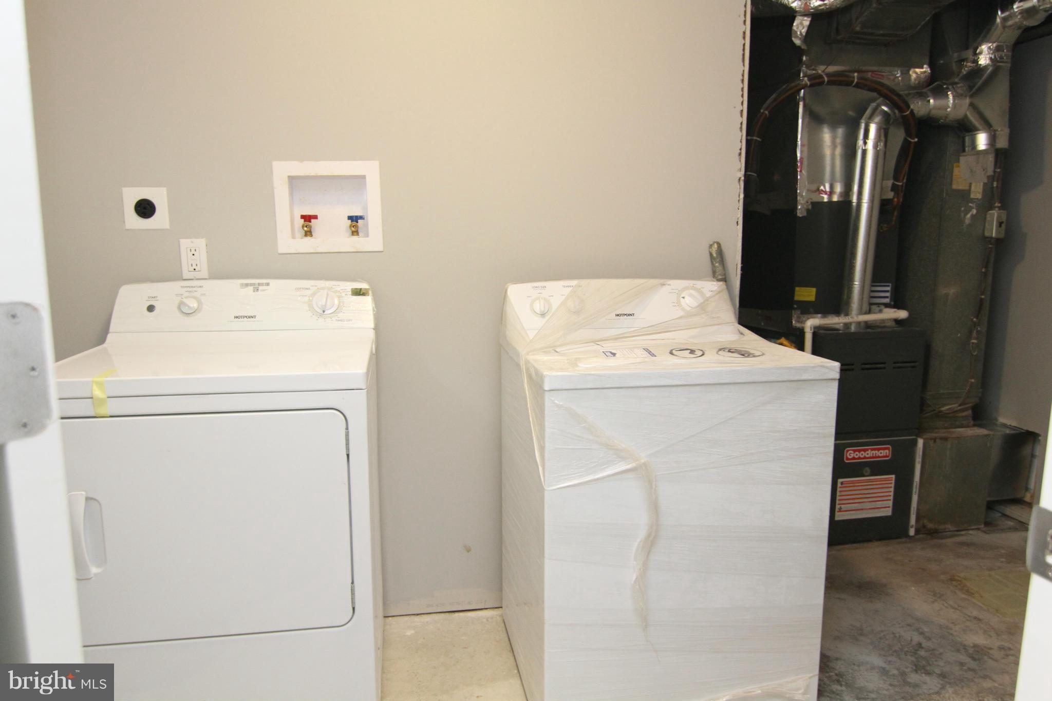 SOUTH LAWN - Residential