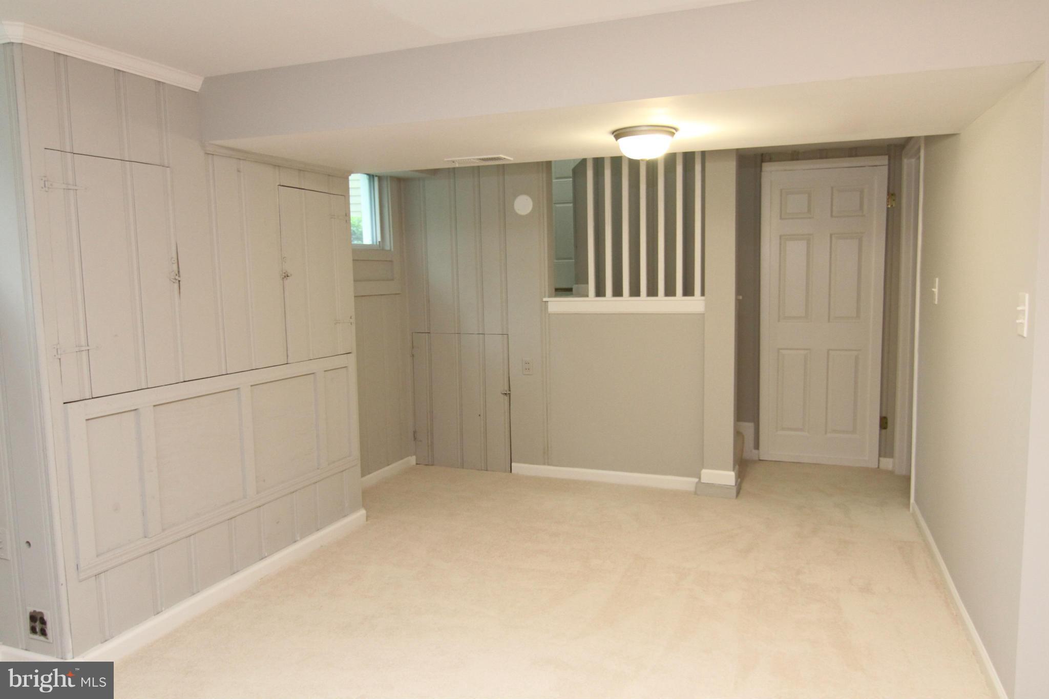 SOUTH LAWN - Residential