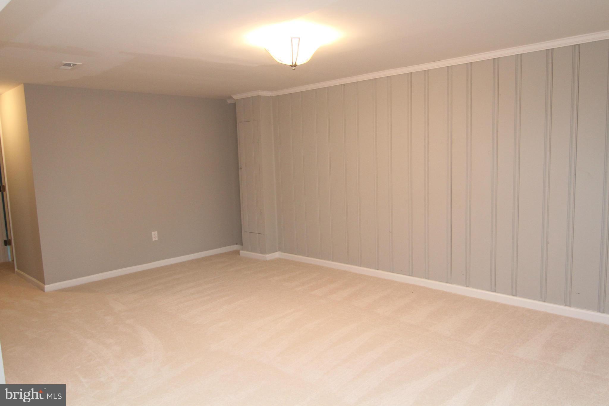 SOUTH LAWN - Residential