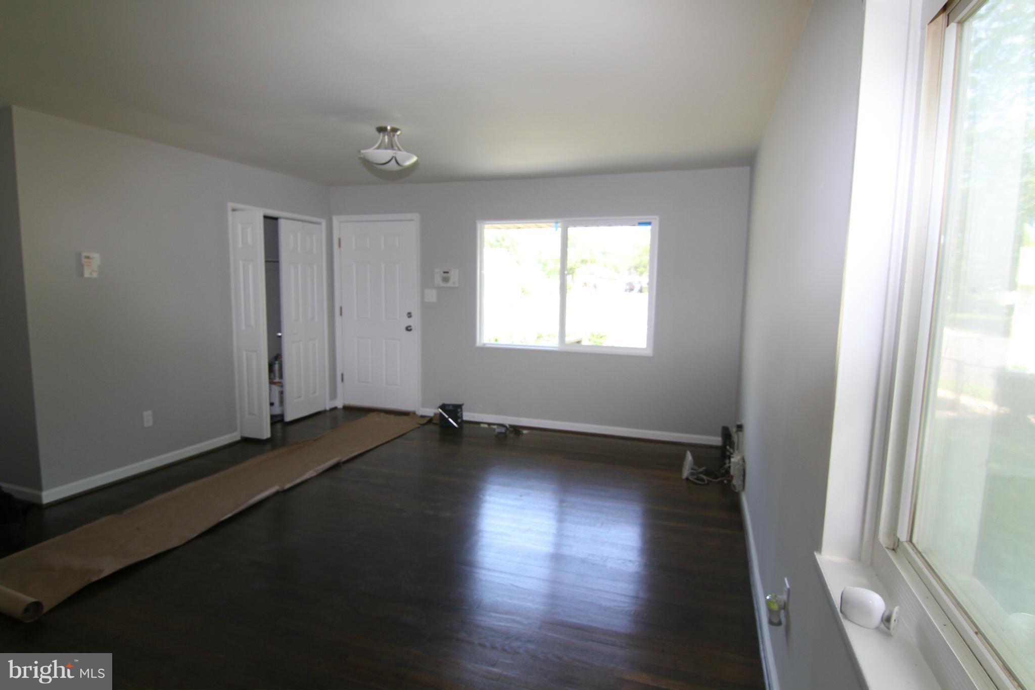 SOUTH LAWN - Residential