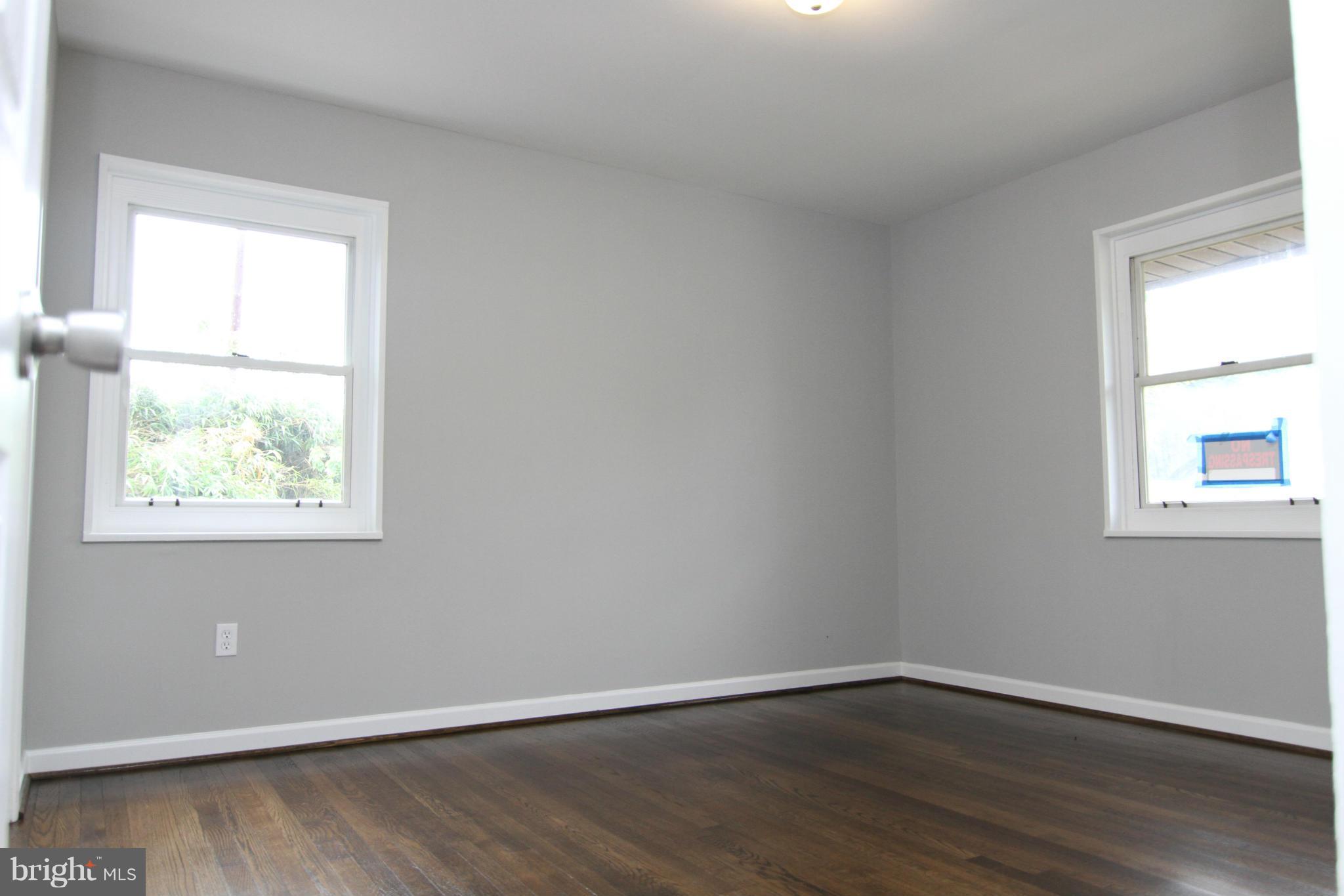 SOUTH LAWN - Residential