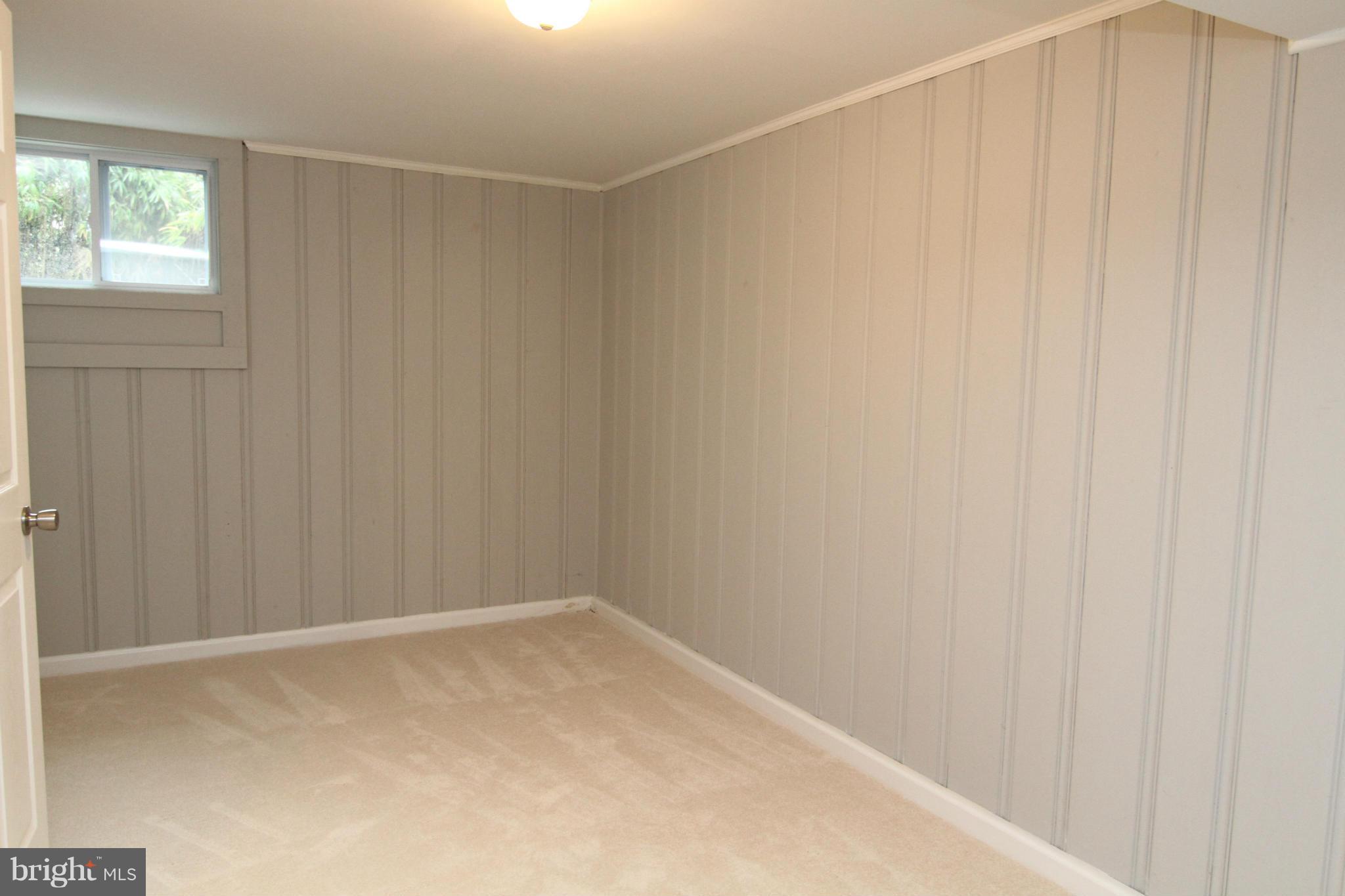 SOUTH LAWN - Residential