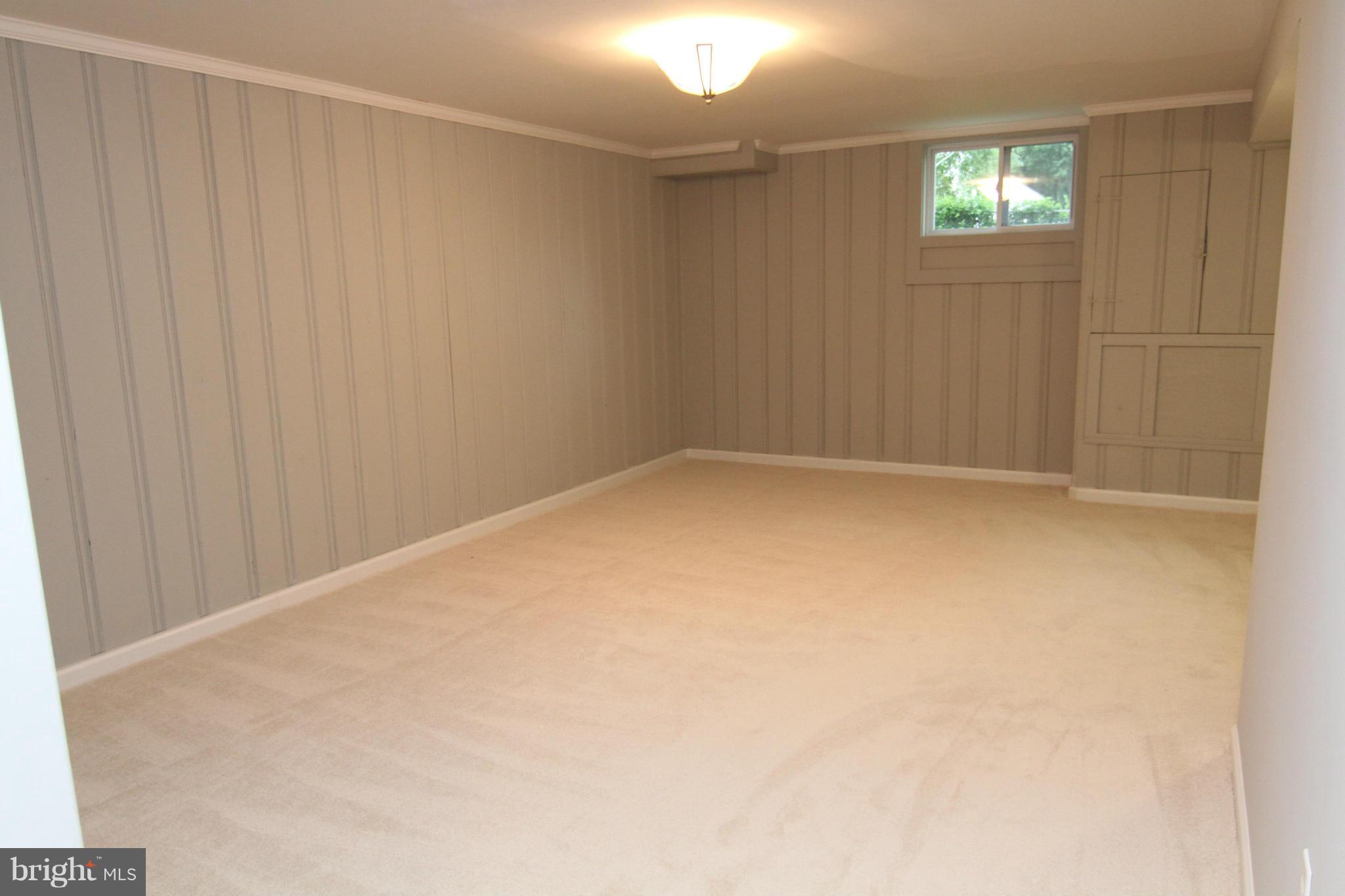 SOUTH LAWN - Residential