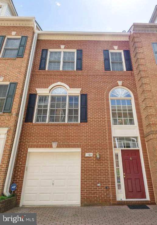 BALLSTON AREA TOWNHOUSES - Residential