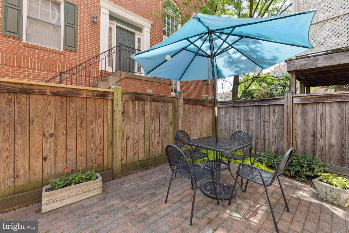 BALLSTON AREA TOWNHOUSES - Residential