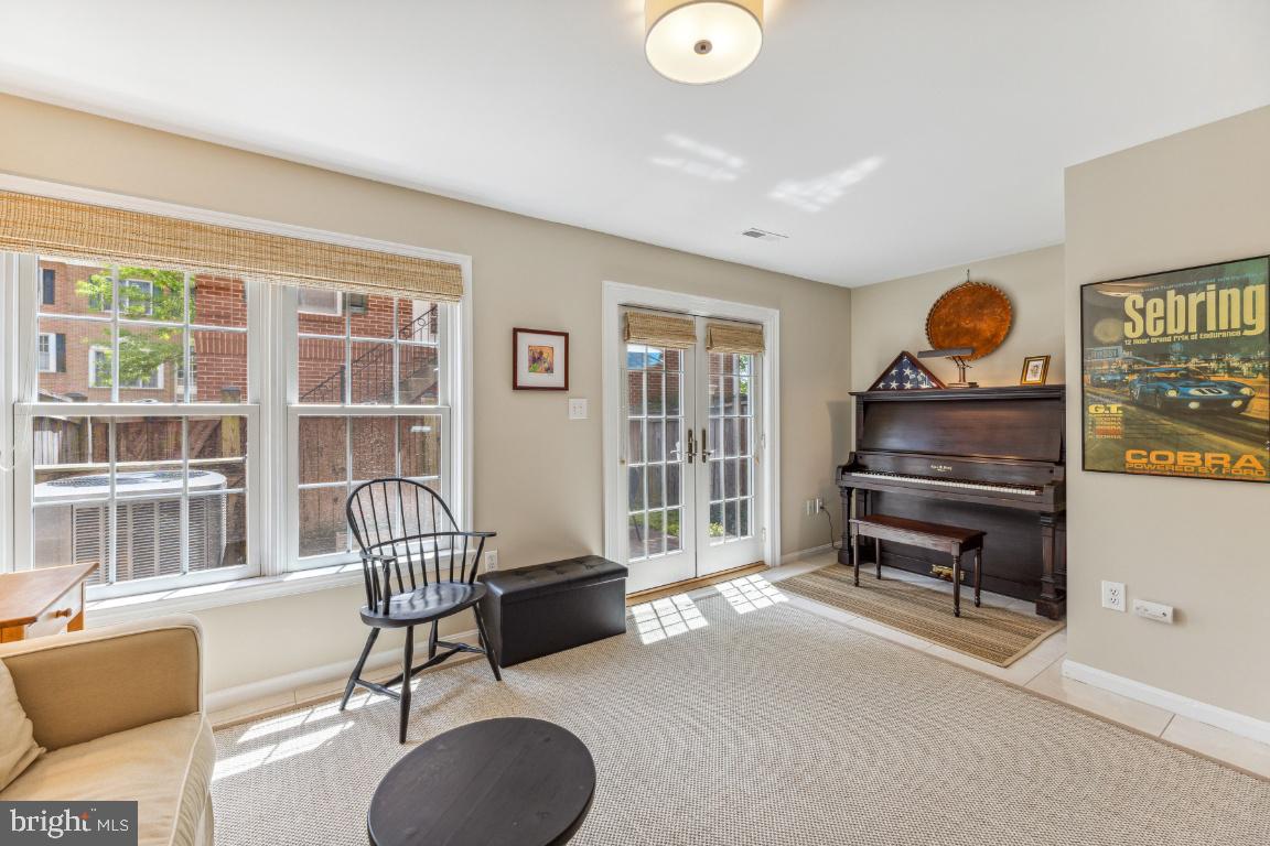 BALLSTON AREA TOWNHOUSES - Residential