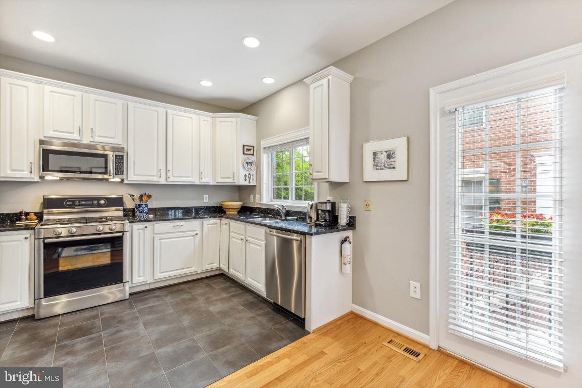 BALLSTON AREA TOWNHOUSES - Residential