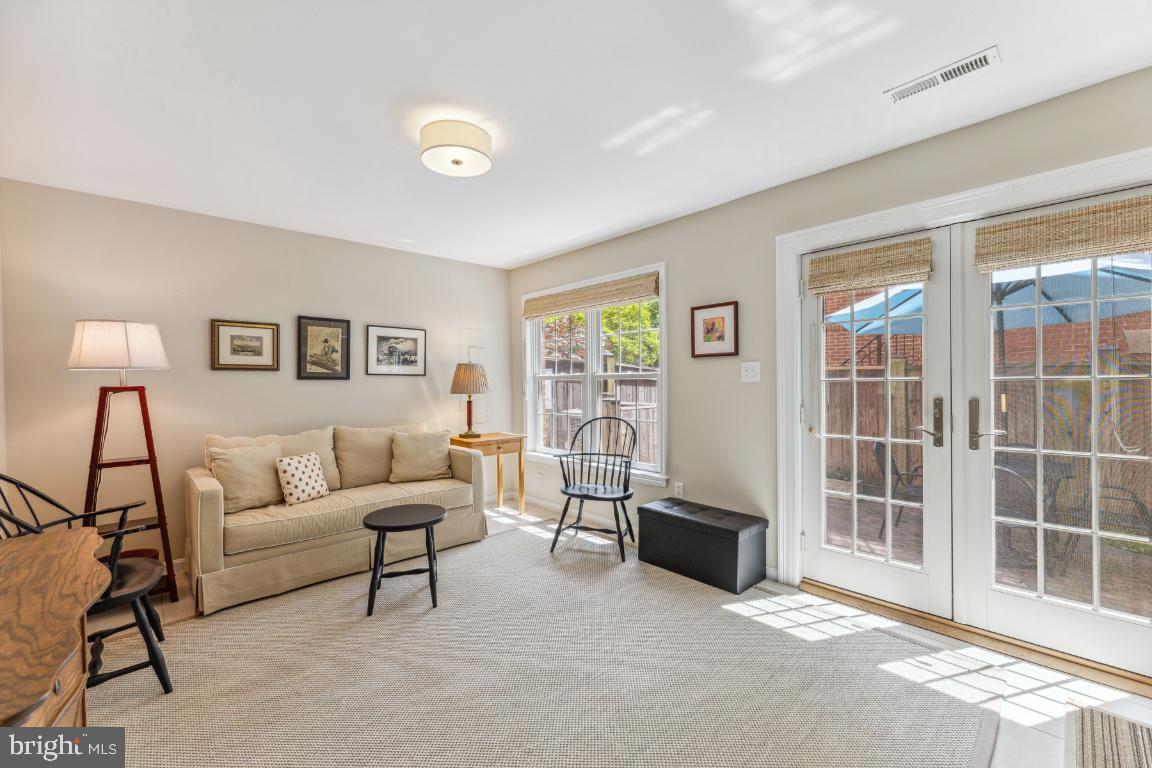 BALLSTON AREA TOWNHOUSES - Residential