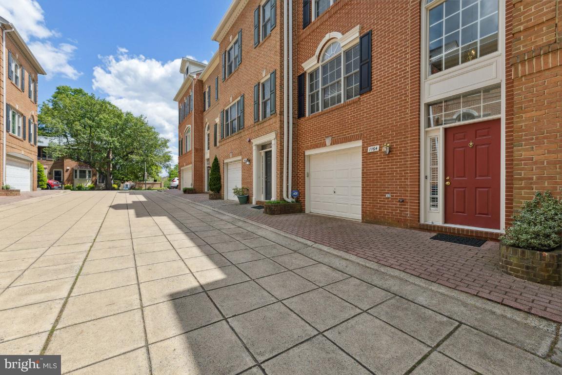 BALLSTON AREA TOWNHOUSES - Residential