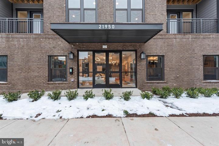 WAXPOOL CROSSING - Residential Lease