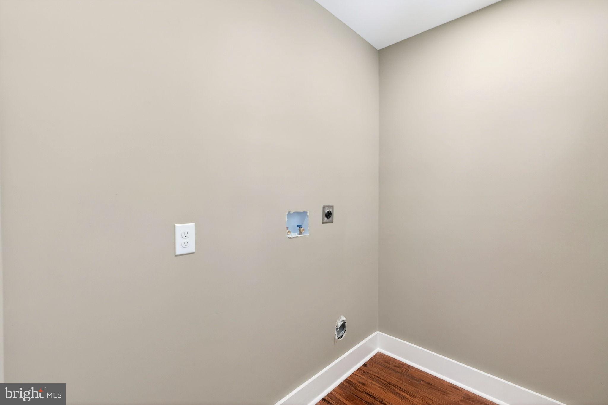 LOCUST POINT - Residential