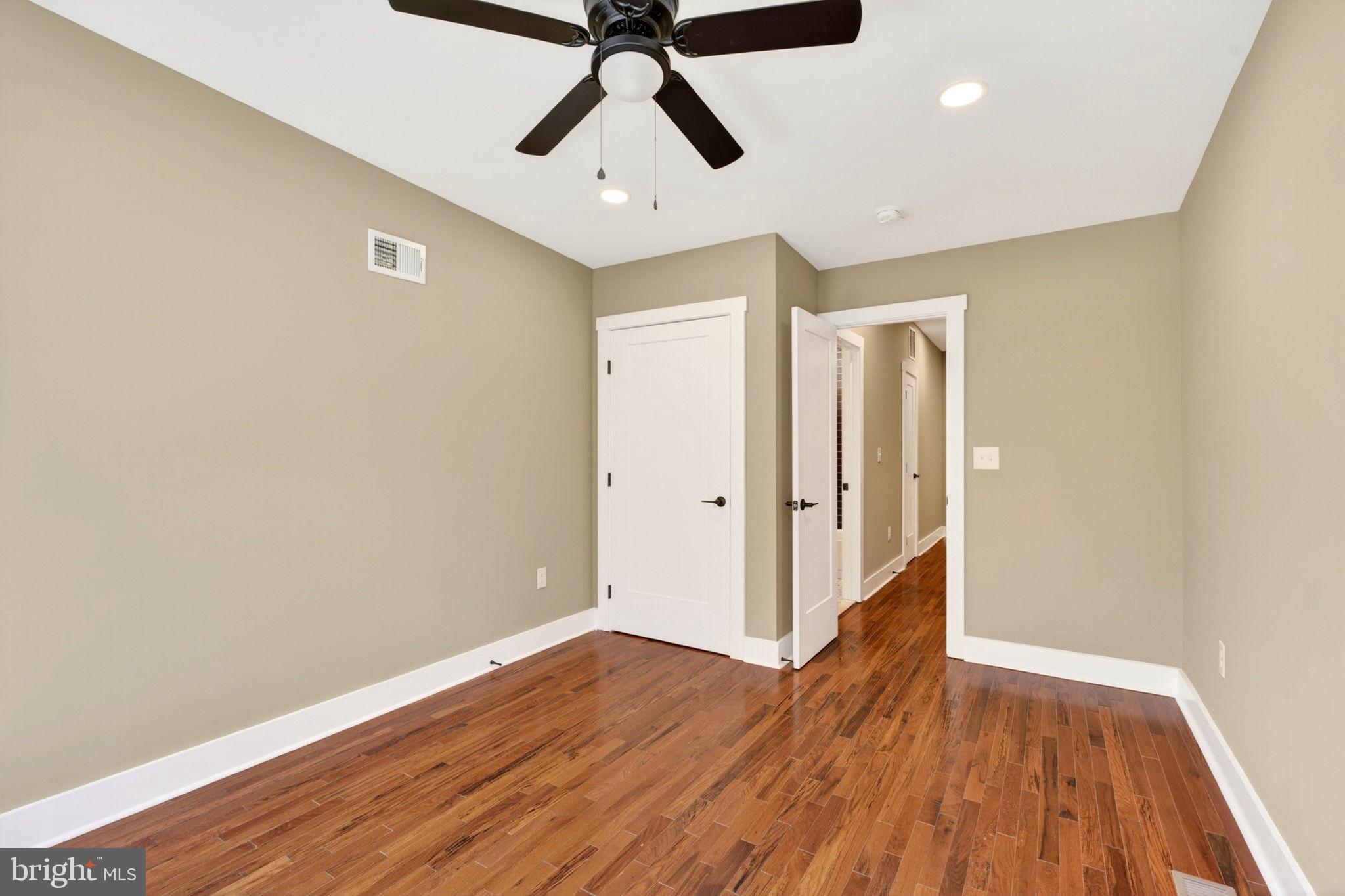 LOCUST POINT - Residential