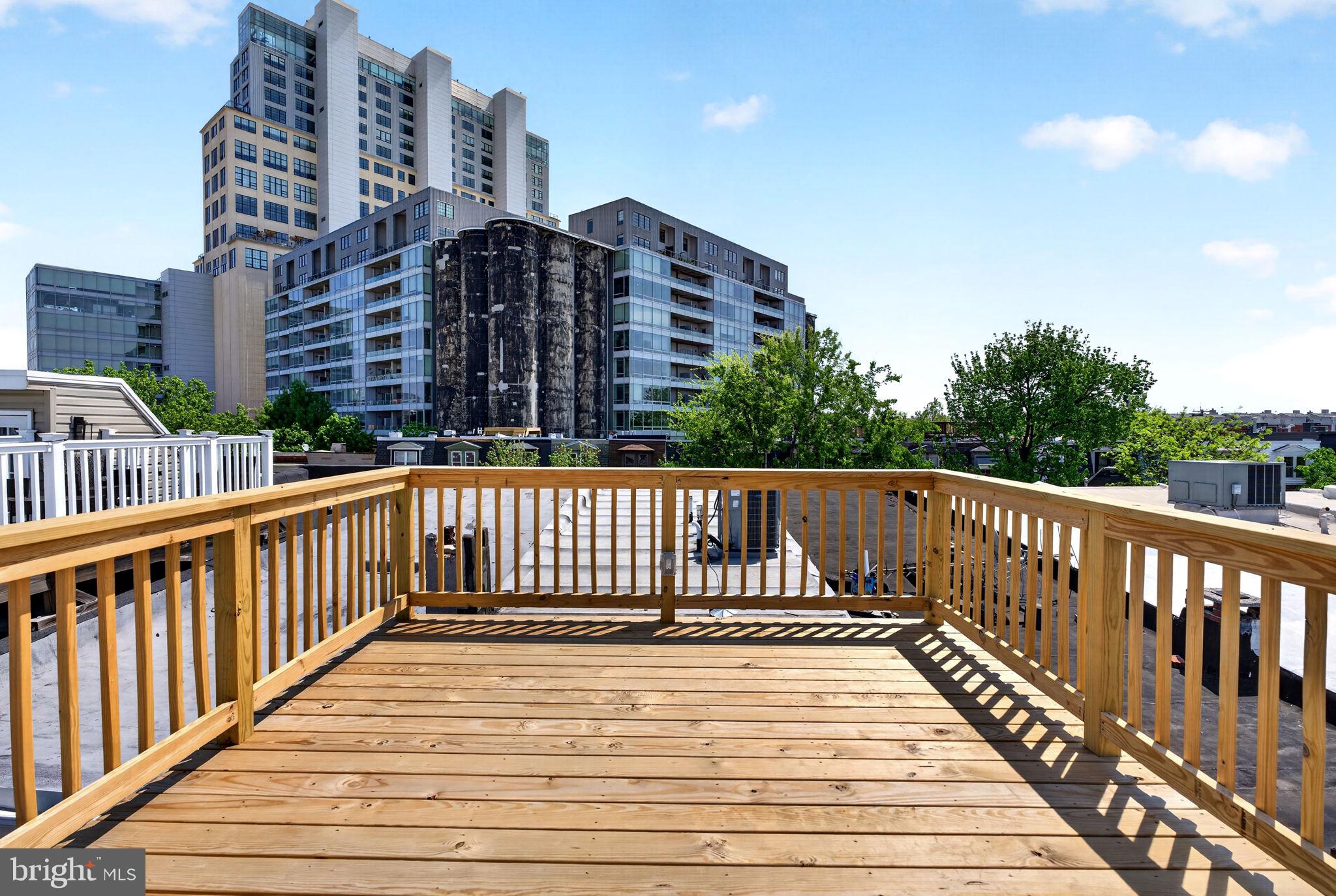 LOCUST POINT - Residential