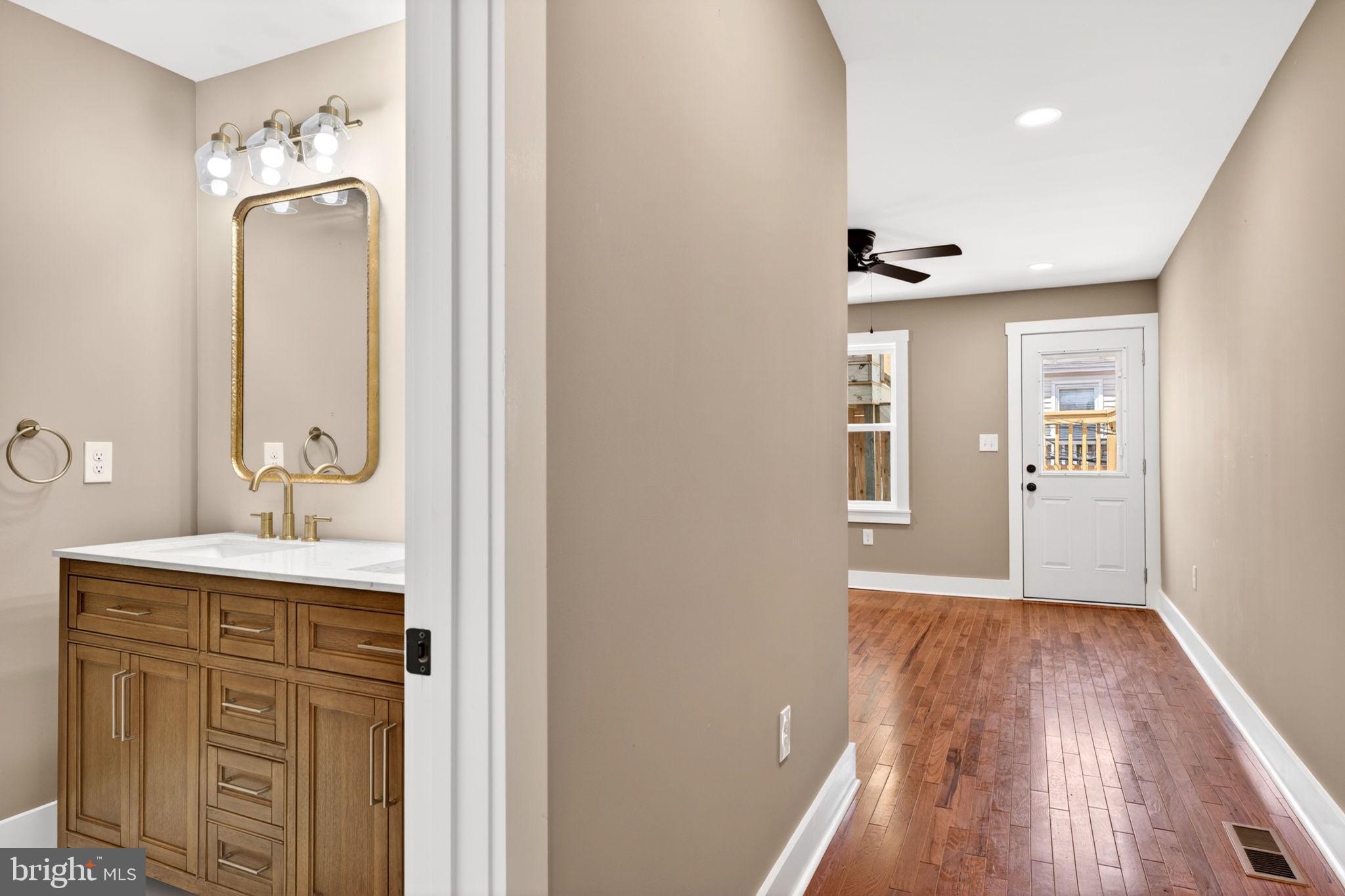 LOCUST POINT - Residential