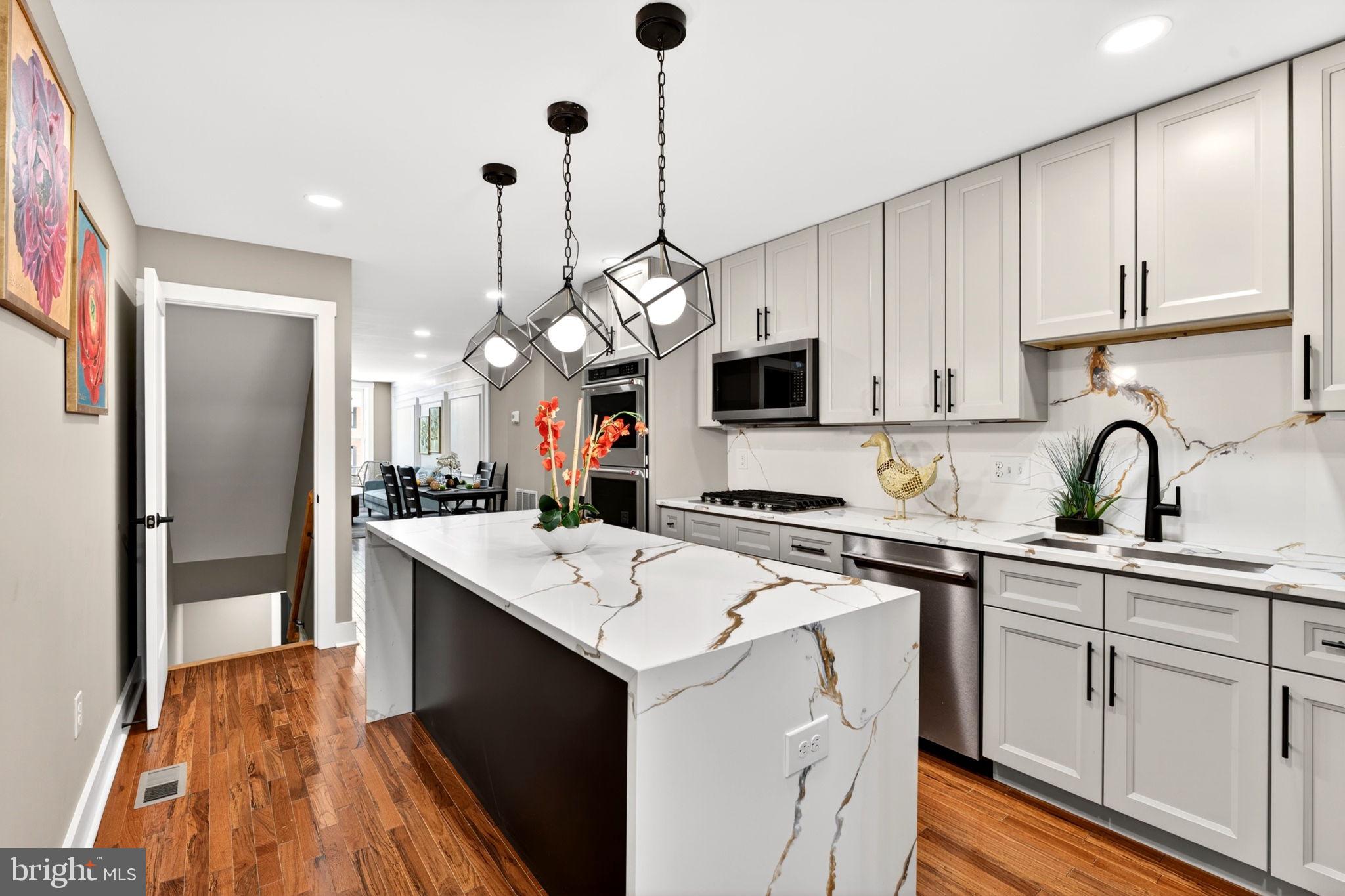 LOCUST POINT - Residential