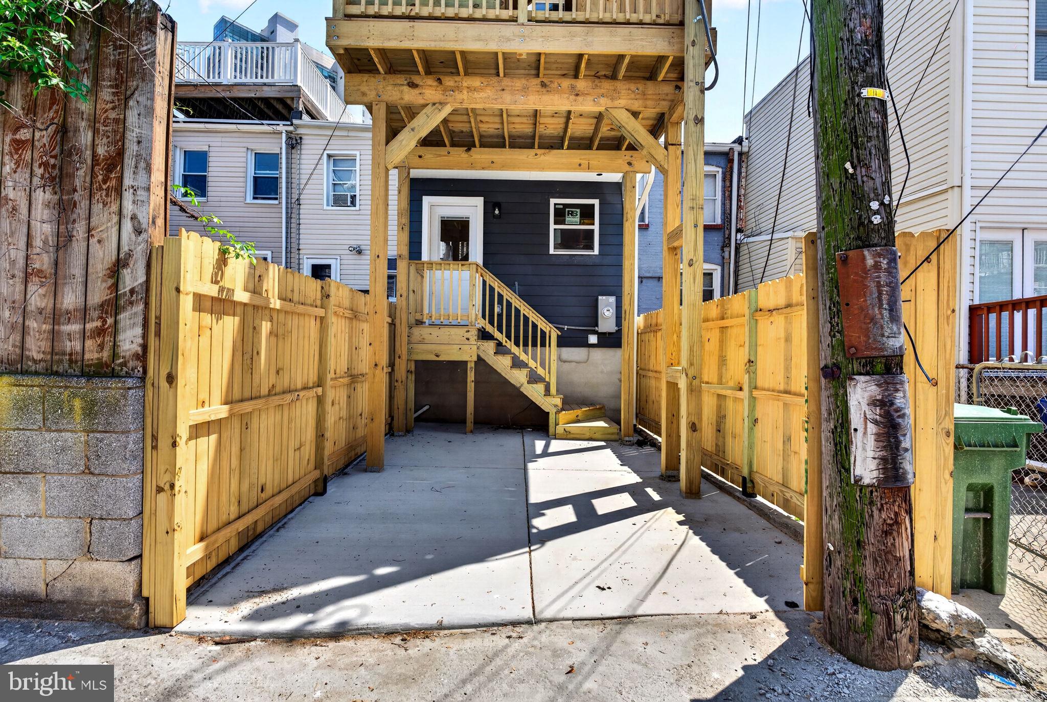 LOCUST POINT - Residential