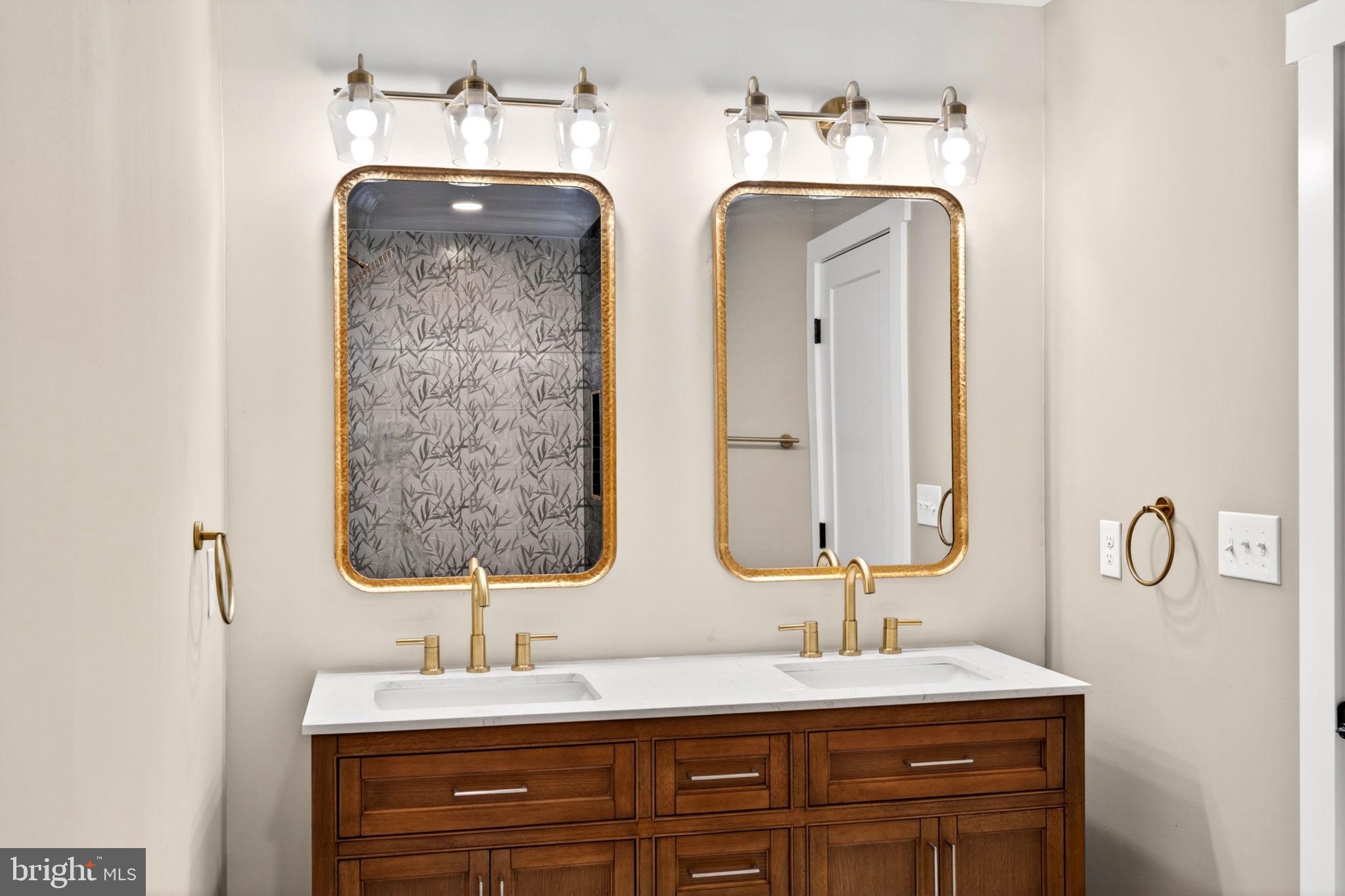 LOCUST POINT - Residential