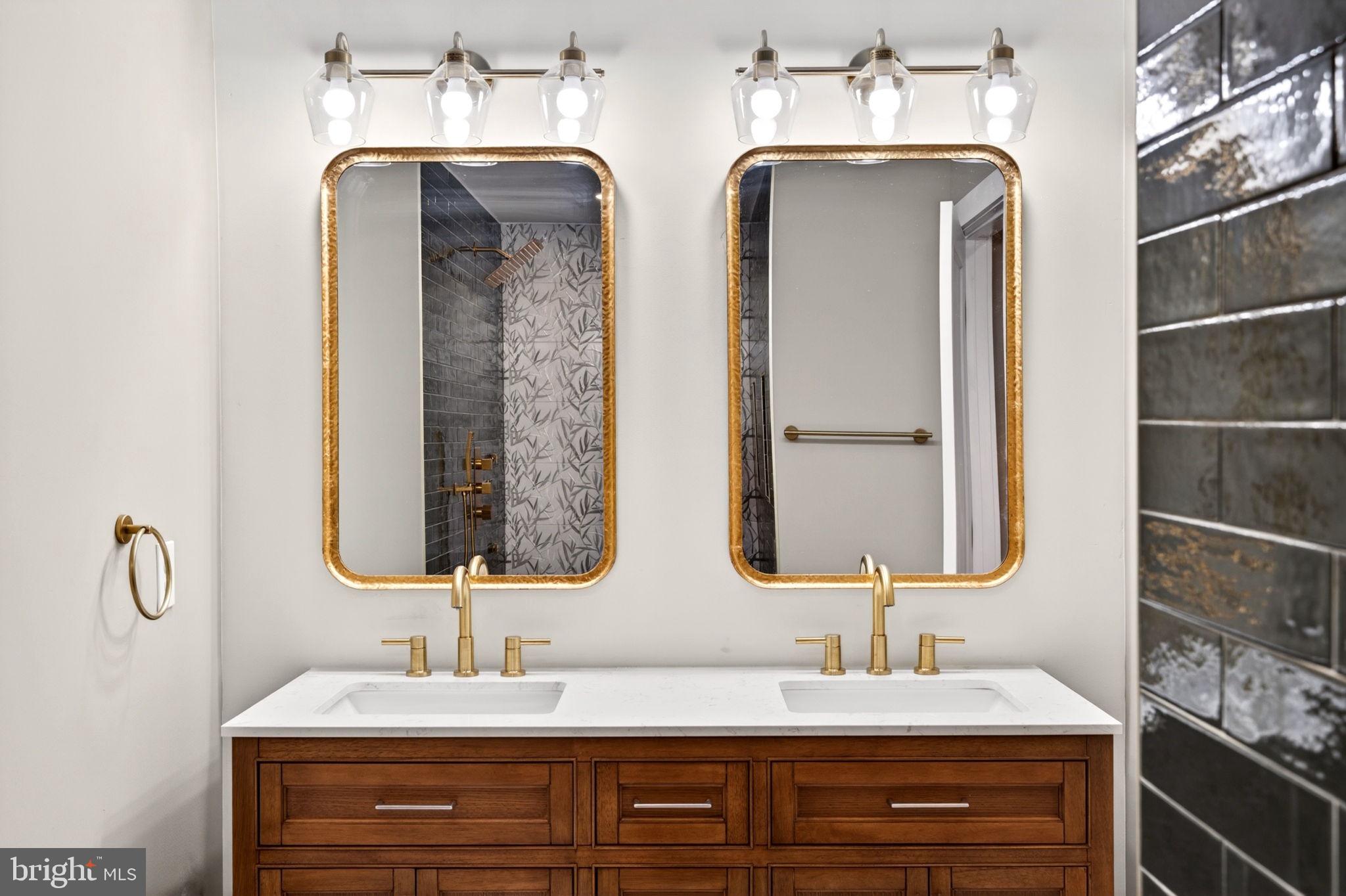 LOCUST POINT - Residential