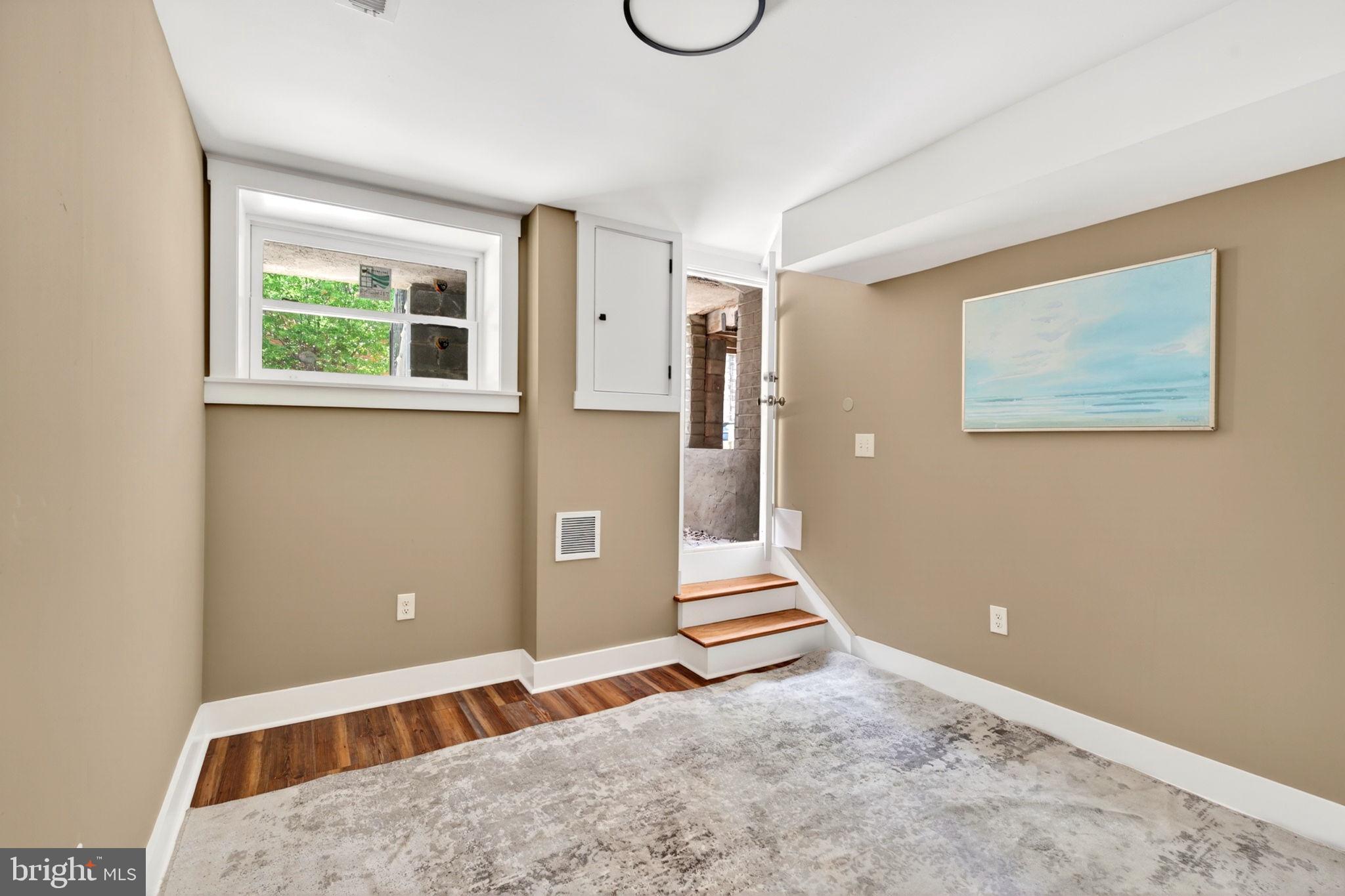 LOCUST POINT - Residential