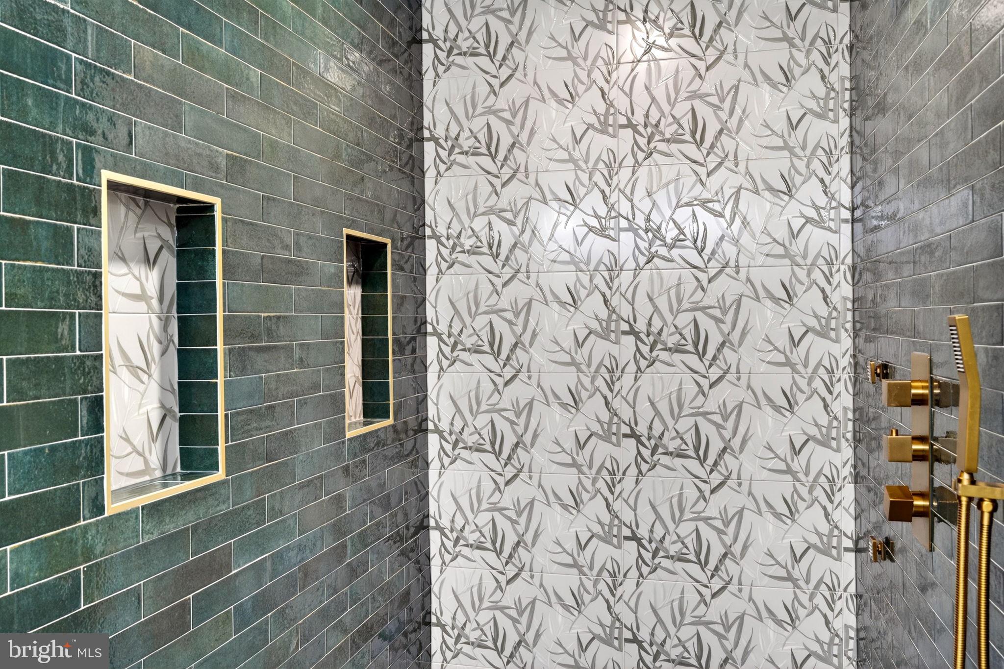 LOCUST POINT - Residential