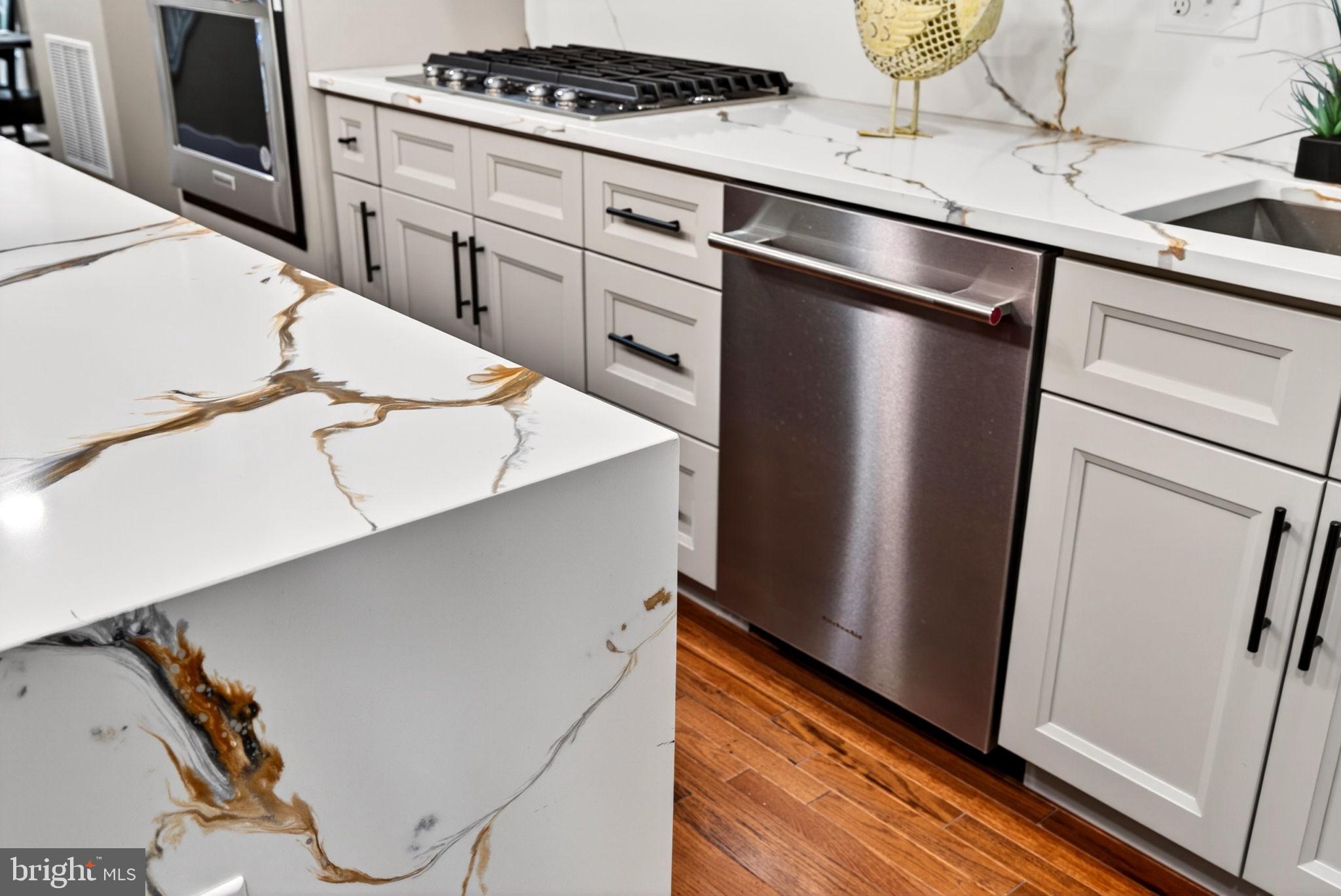 LOCUST POINT - Residential