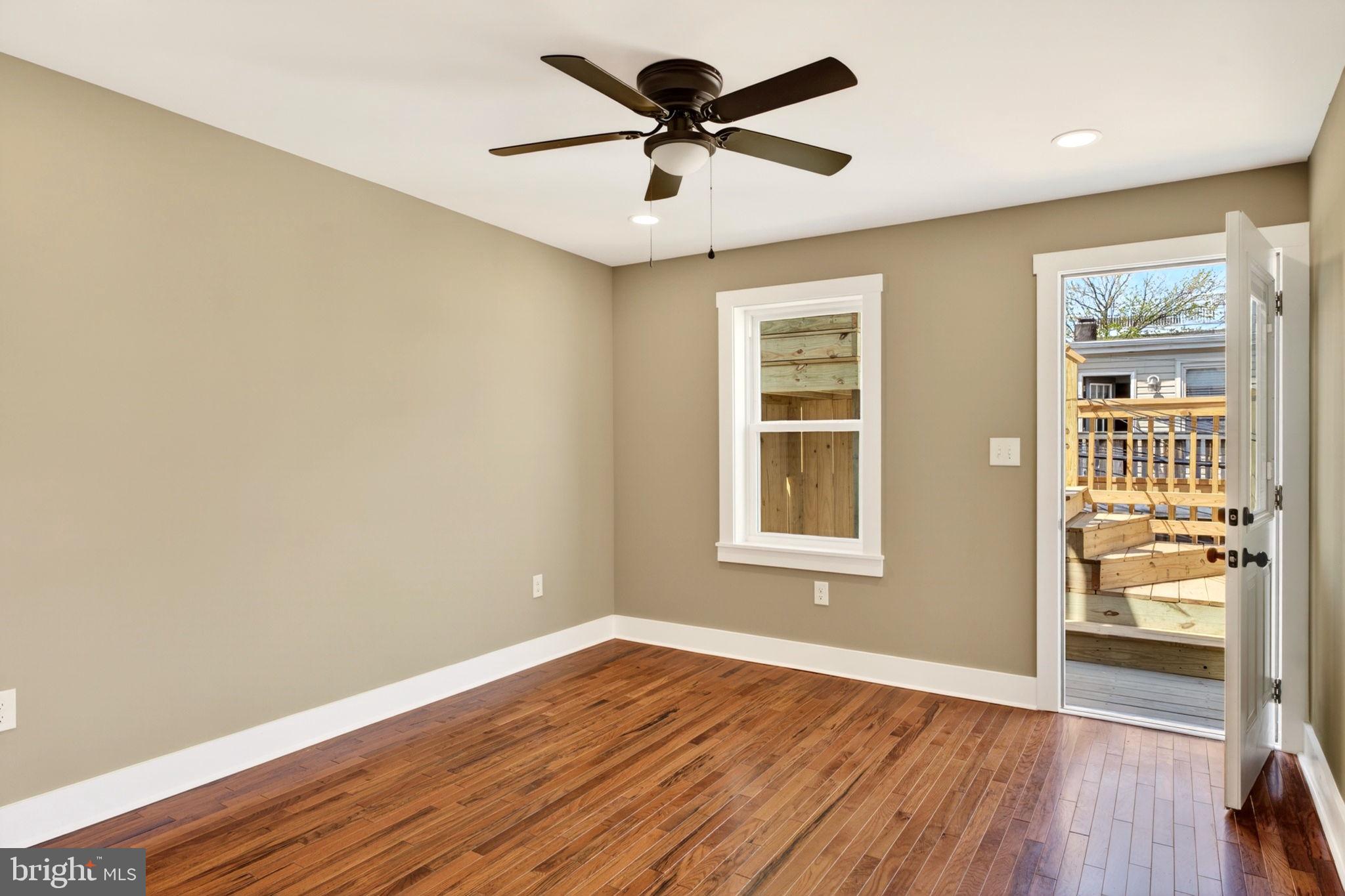 LOCUST POINT - Residential