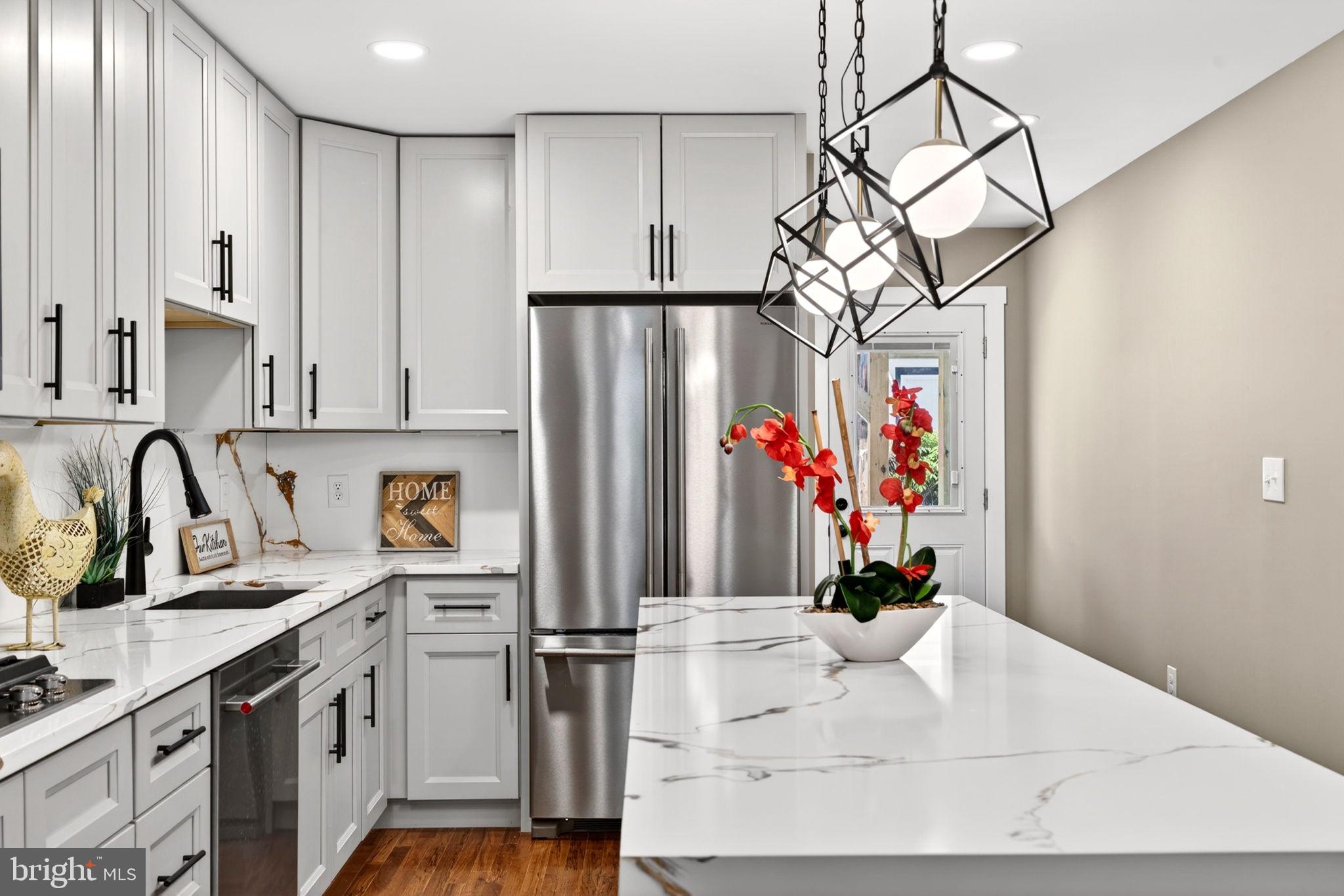 LOCUST POINT - Residential