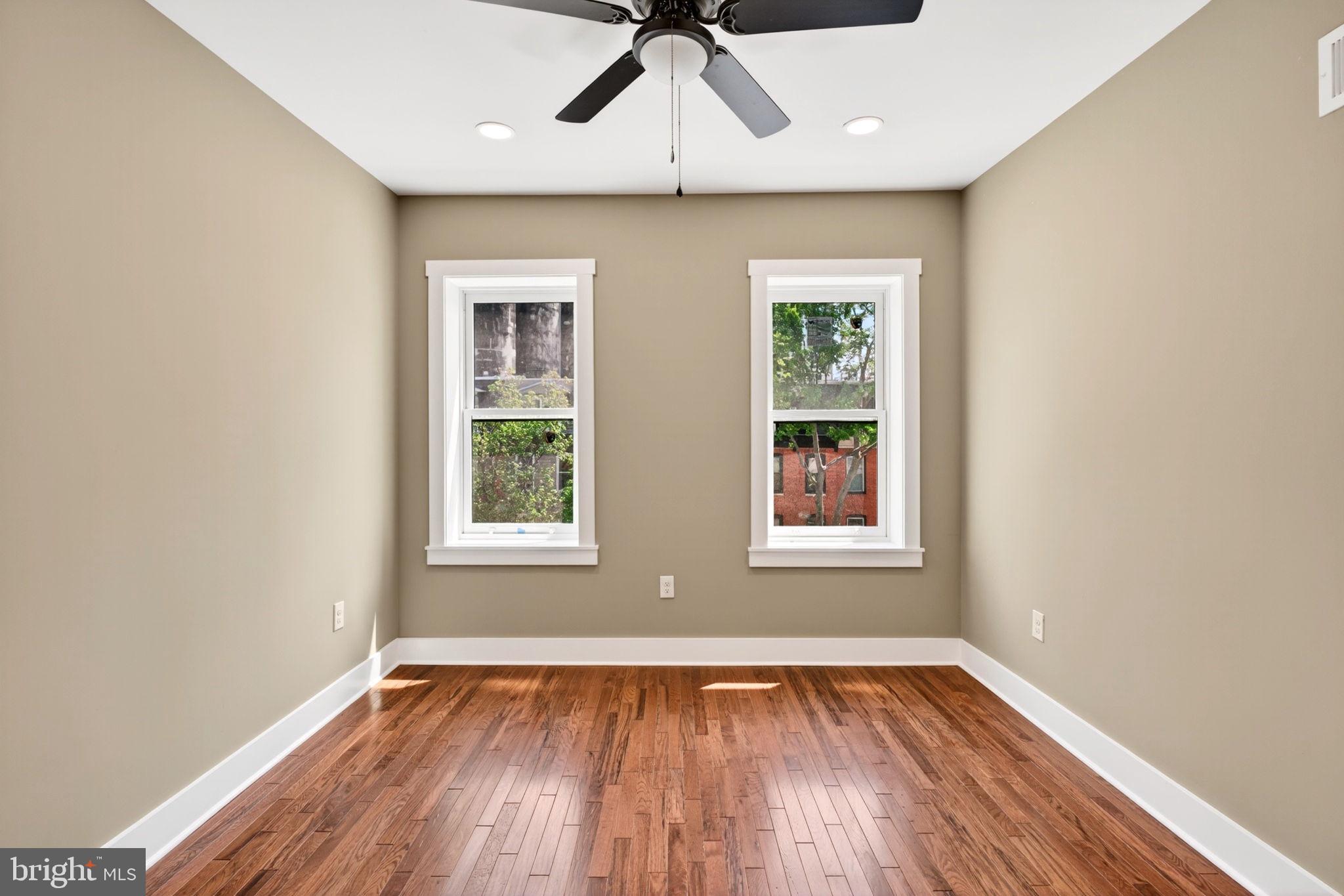 LOCUST POINT - Residential