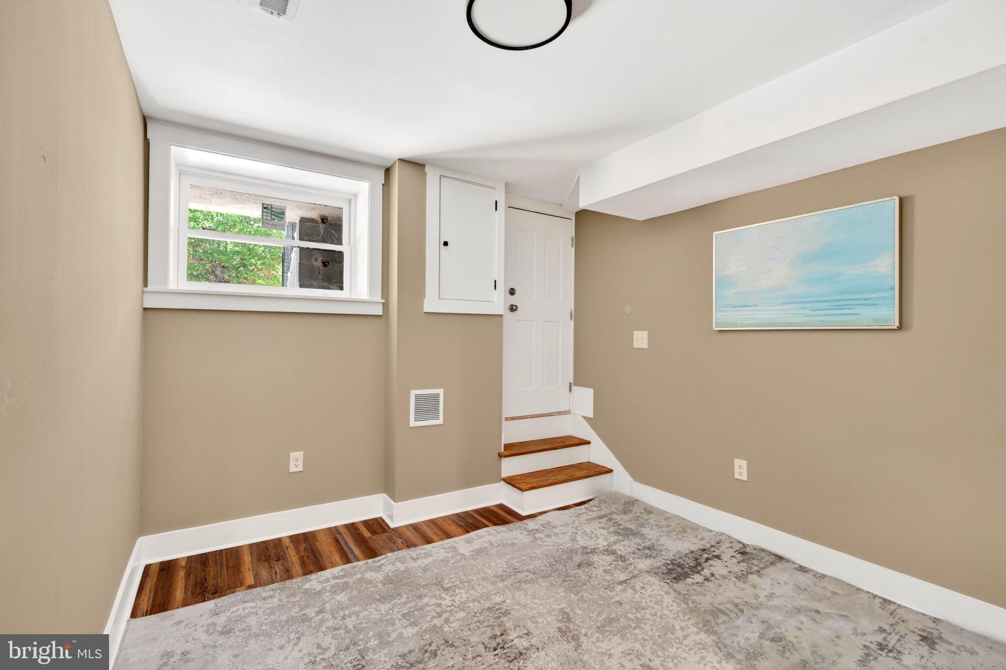 LOCUST POINT - Residential